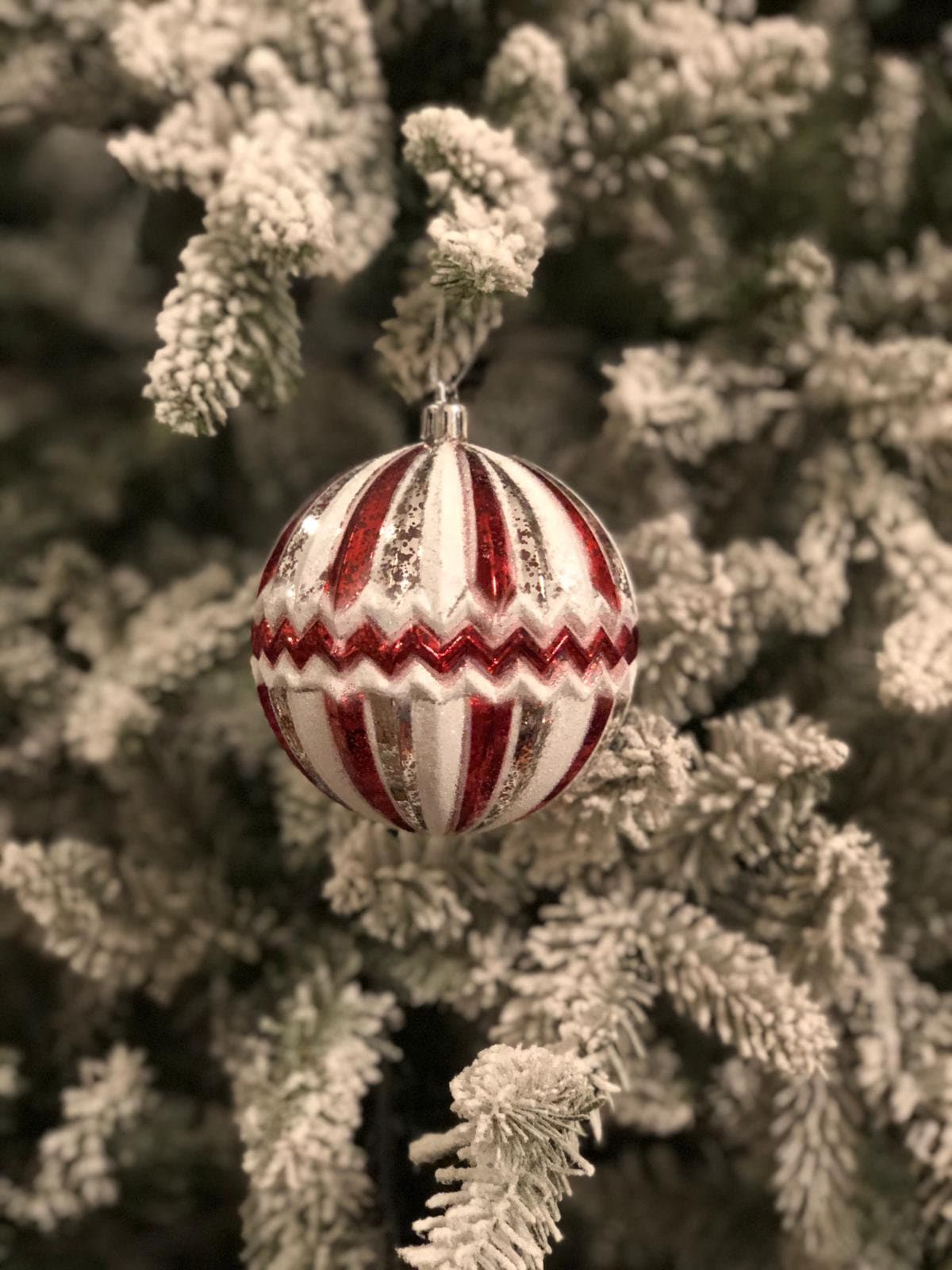 4” shatterproof ridged with zigzag stripe ball, box with 4, candy, red white and silver*