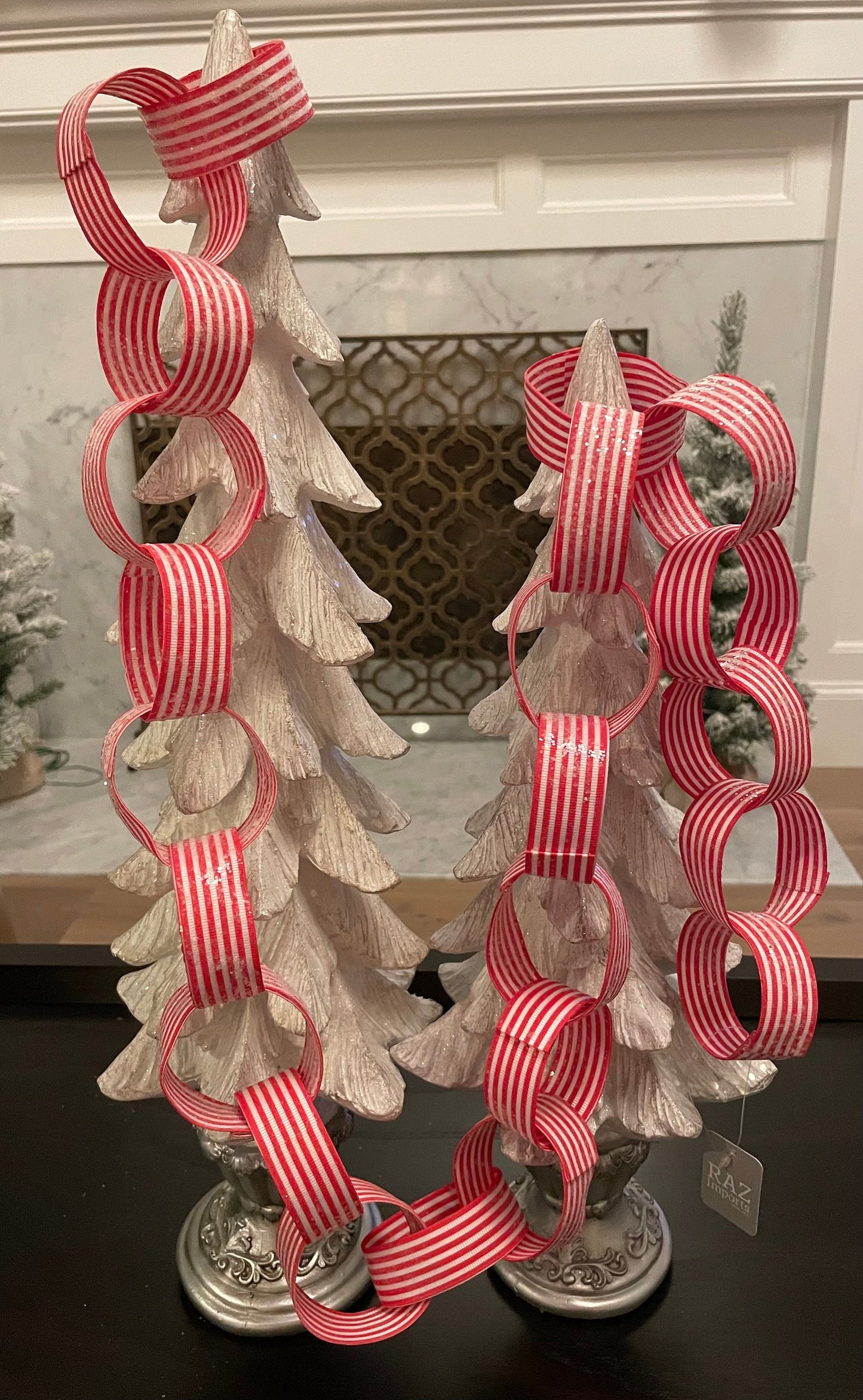 4’ Striped chain garland, peppermint.*