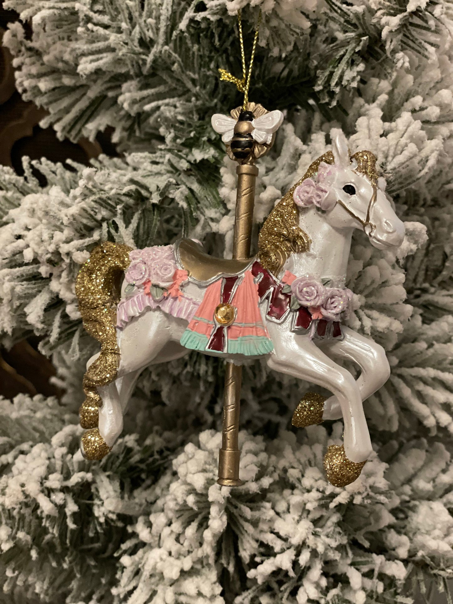4.5” resin glittery carousel horse ornament. Set of 4. This listing is only for 4 horses.