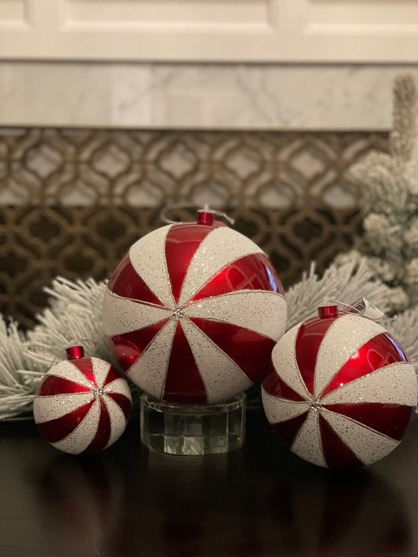 Ball 200mm candy cane red/white. Glitter*