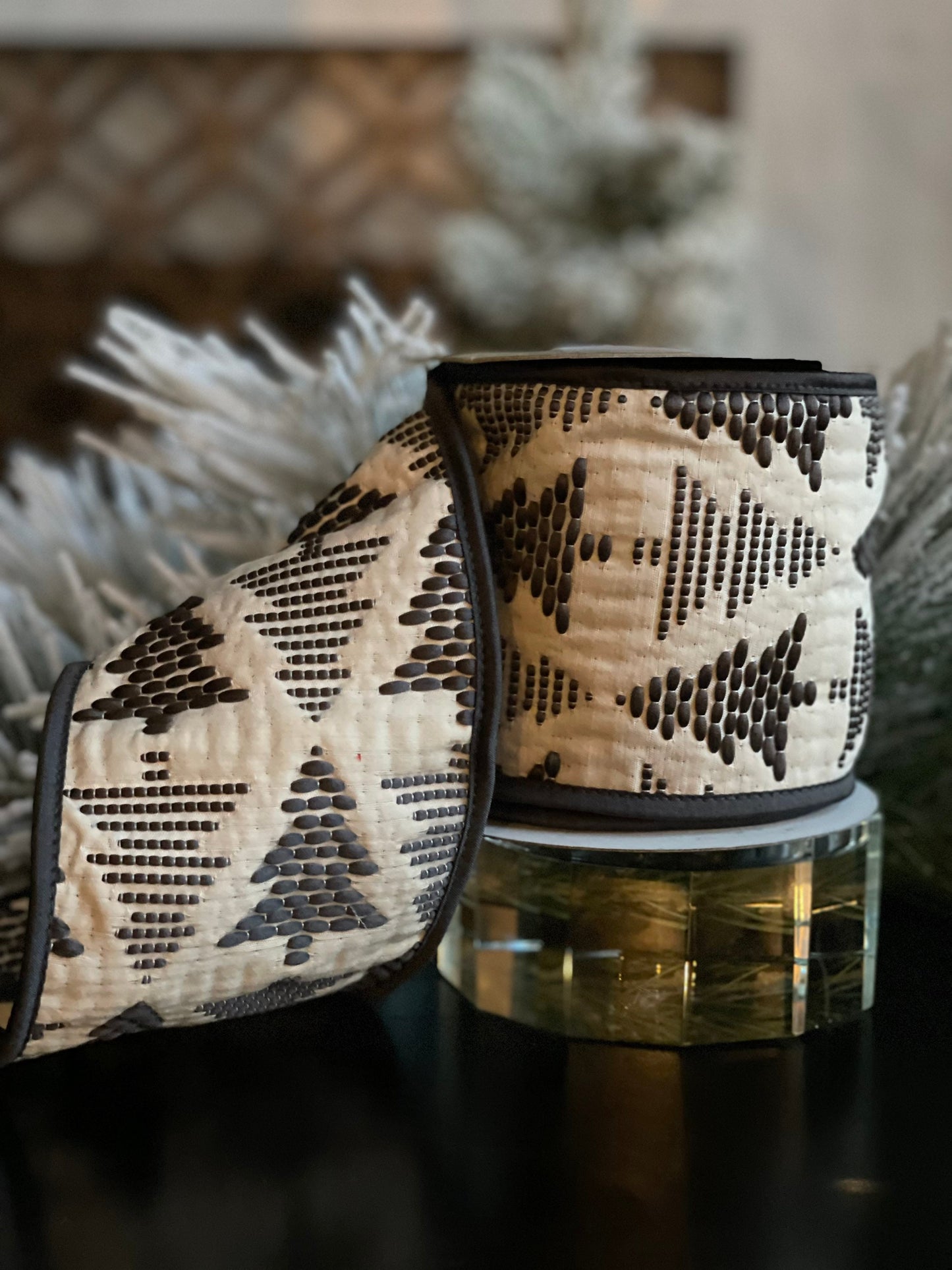 4"x5 yds. Jacquard tree ribbon black/gray. Wired.
