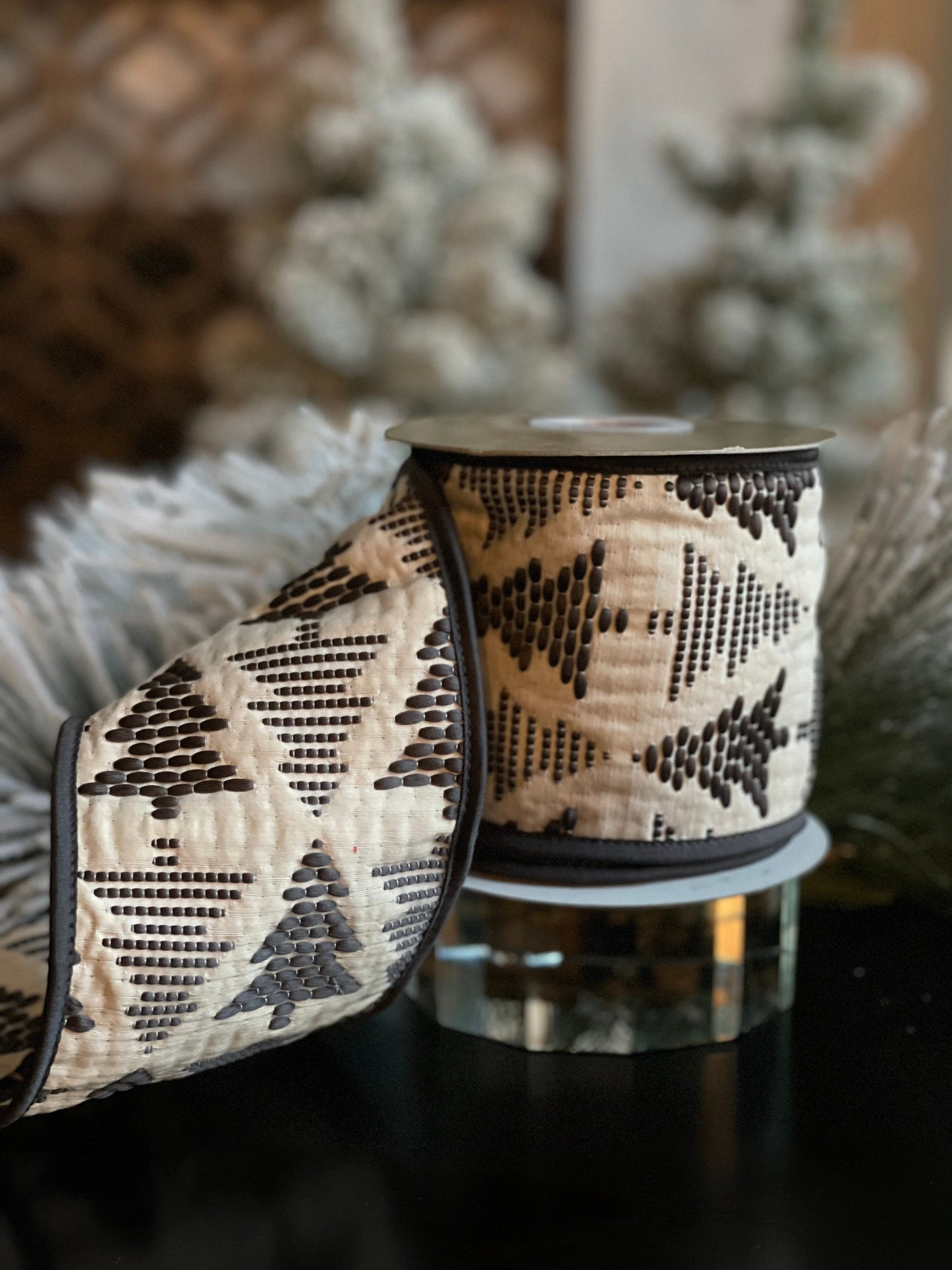 4"x5 yds. Jacquard tree ribbon black/gray. Wired.