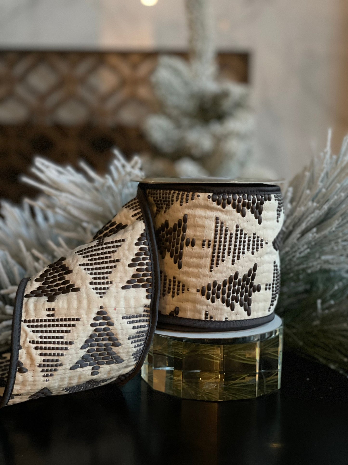 4"x5 yds. Jacquard tree ribbon black/gray. Wired.