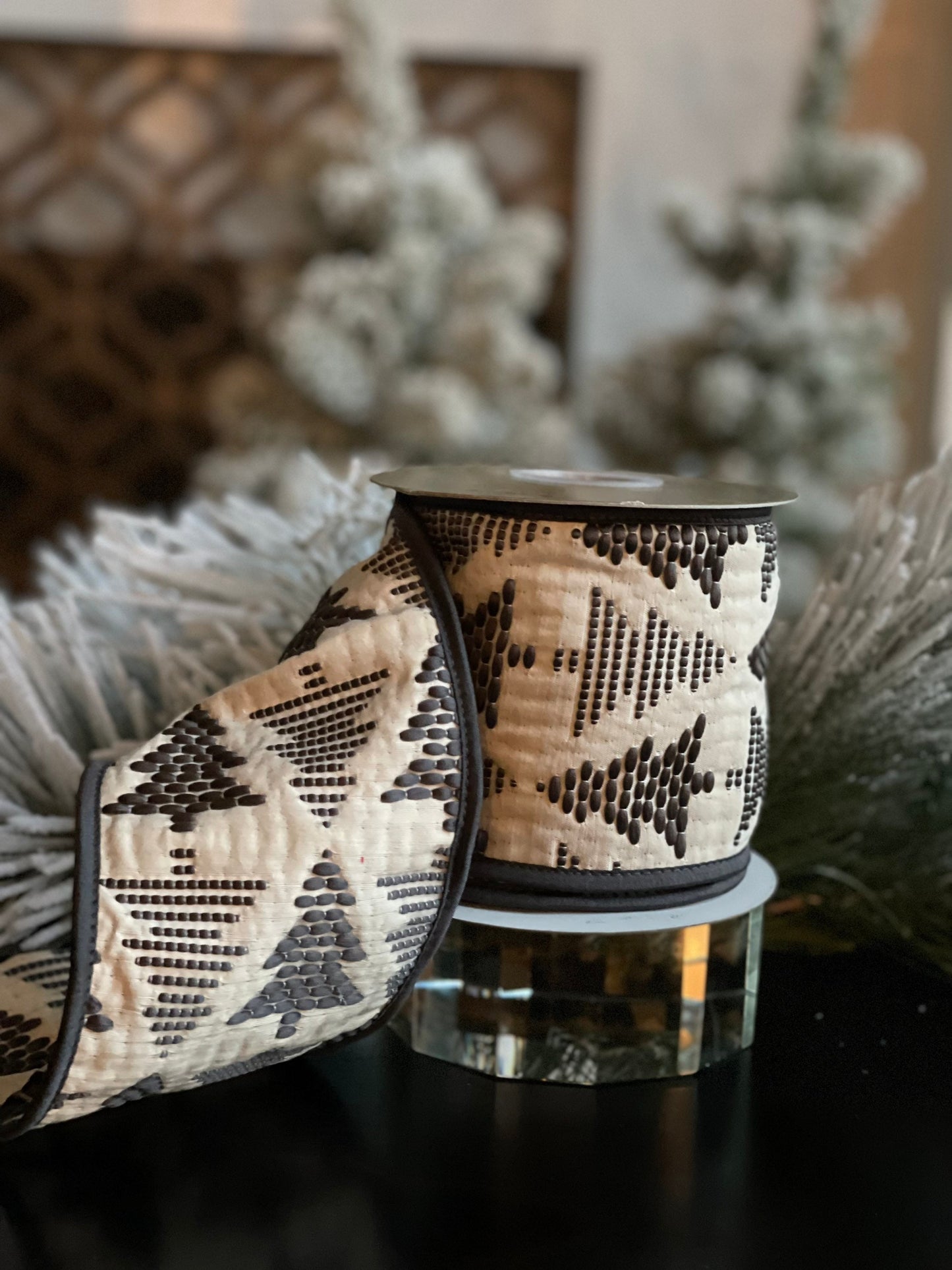 4"x5 yds. Jacquard tree ribbon black/gray. Wired.