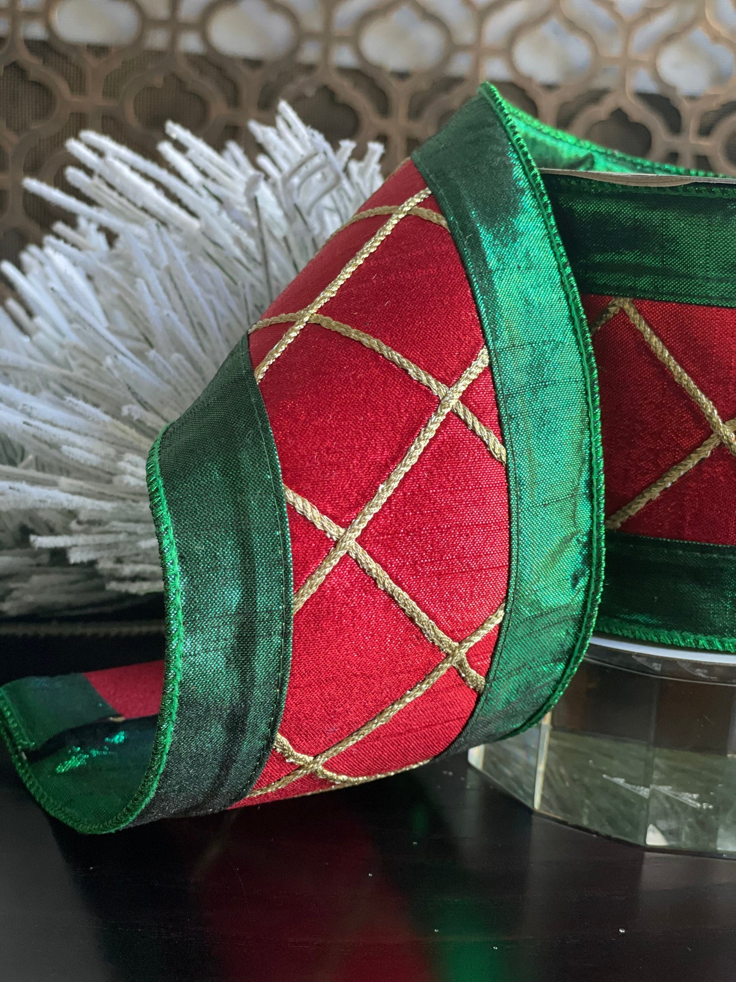 4" X 10 yds Drummer boy ribbon. Rojo, verde y dorado. Farrisilk. Cableado.