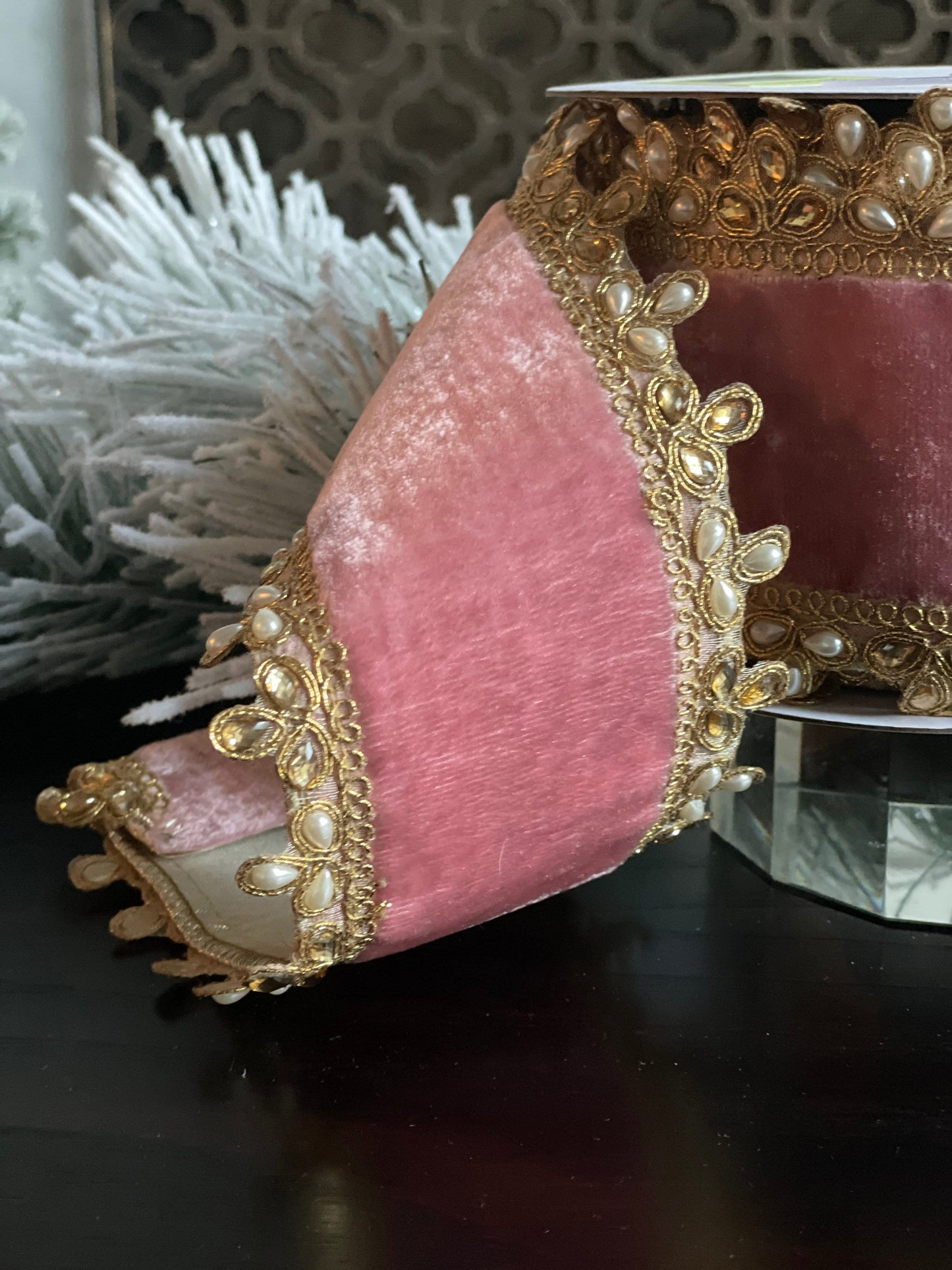 4” x 5 yds. velvet pearl, jewel edge double side ribbon. Pink. Wired.