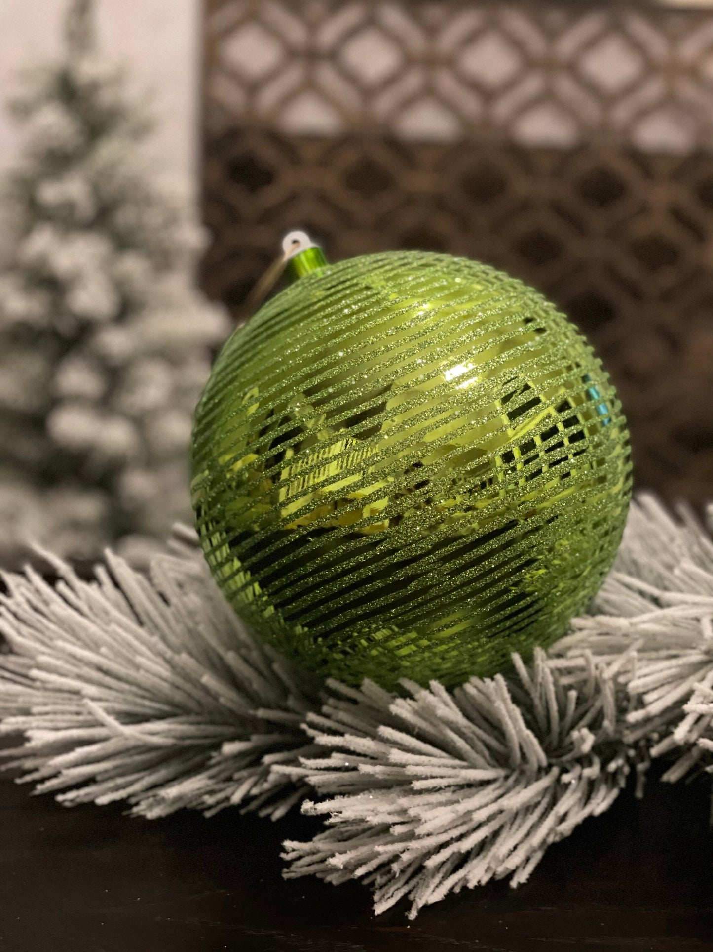 Ball 200mm shiny green glitter. Plastic.