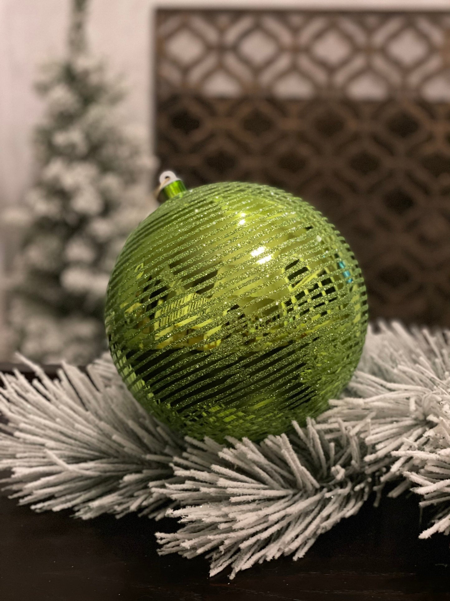 Ball 200mm shiny green glitter. Plastic.