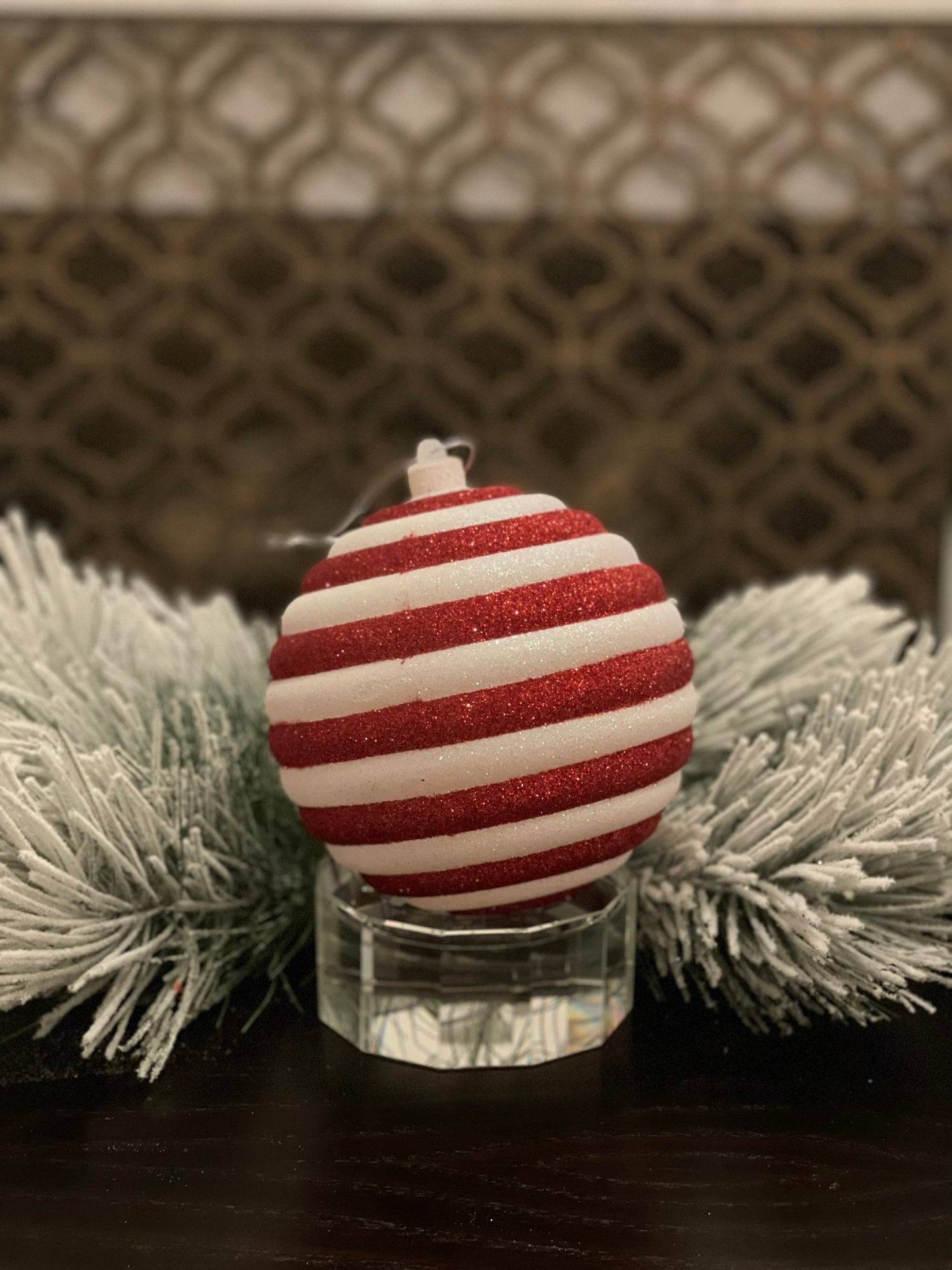 Ball 150mm stripe red/white. Plastic.