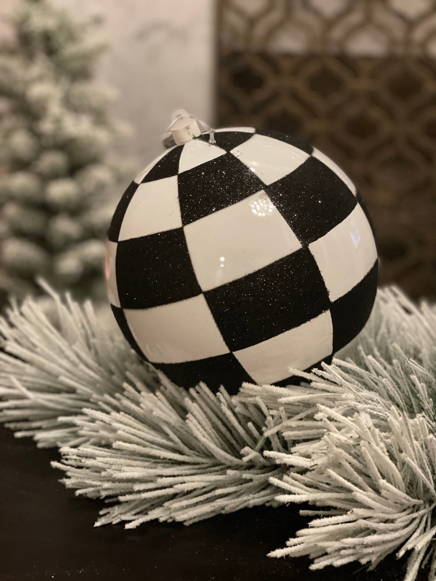 Ball 200mm checkered black/white