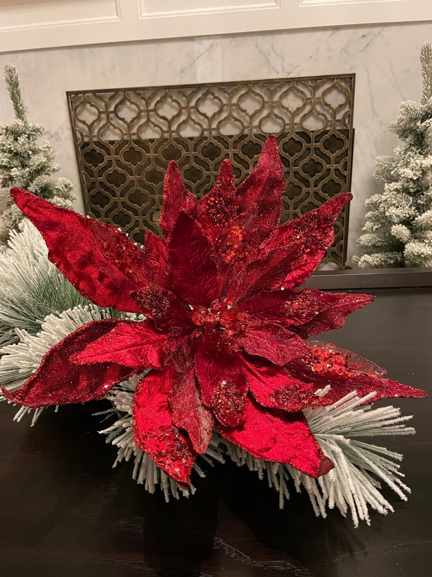 XXL Clip Poinsettia beaded red. 17” tip to tip.