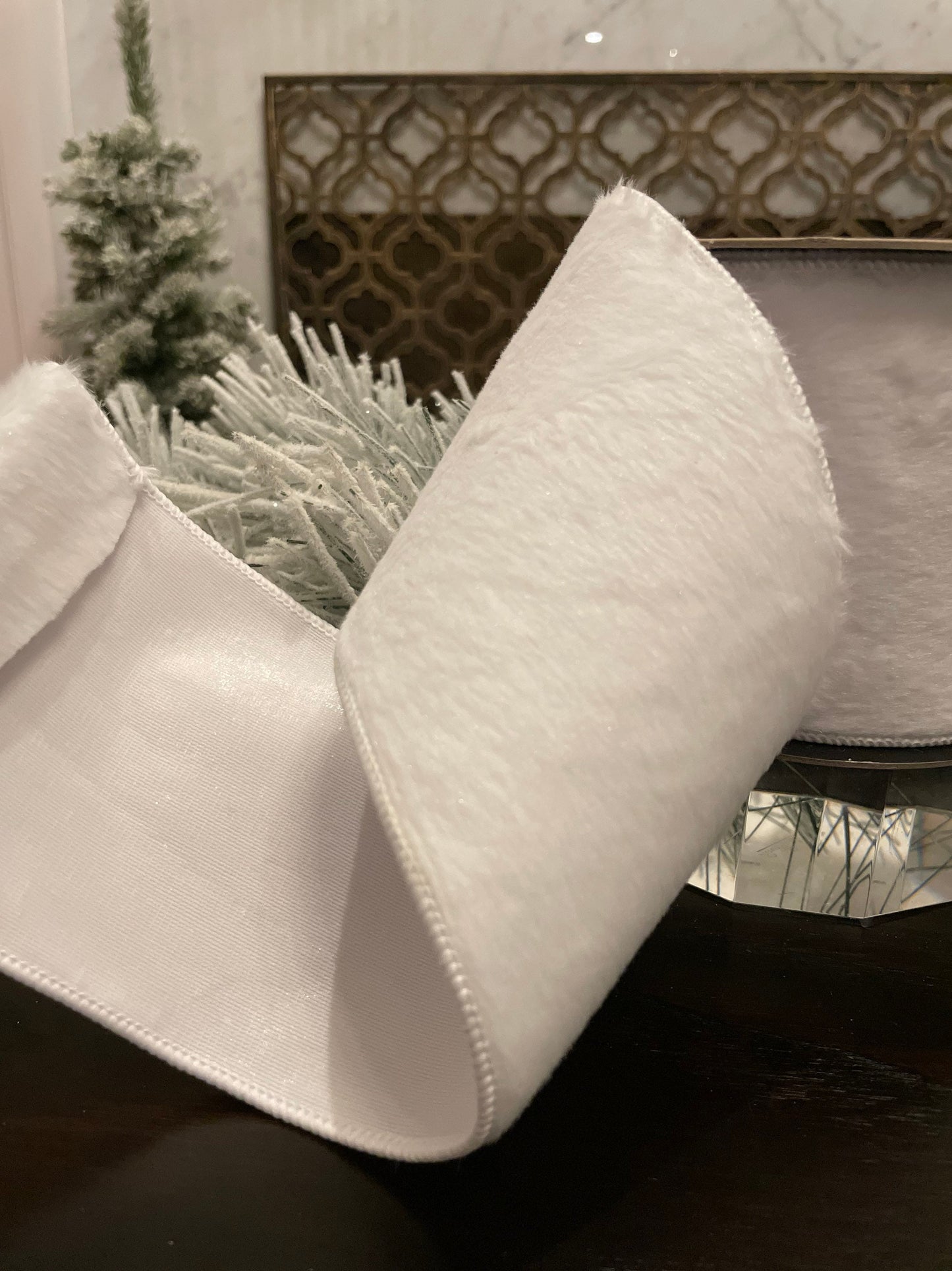 4"x5 yard faux fur, winter white. fur white ribbon.