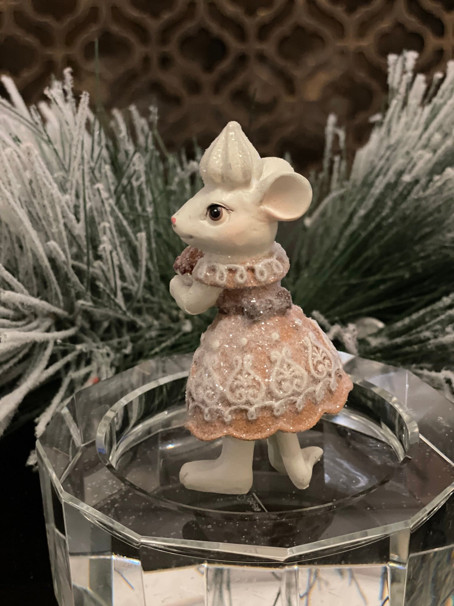 4” resin mouse holding gingerbread cake figurines. Set of 2.