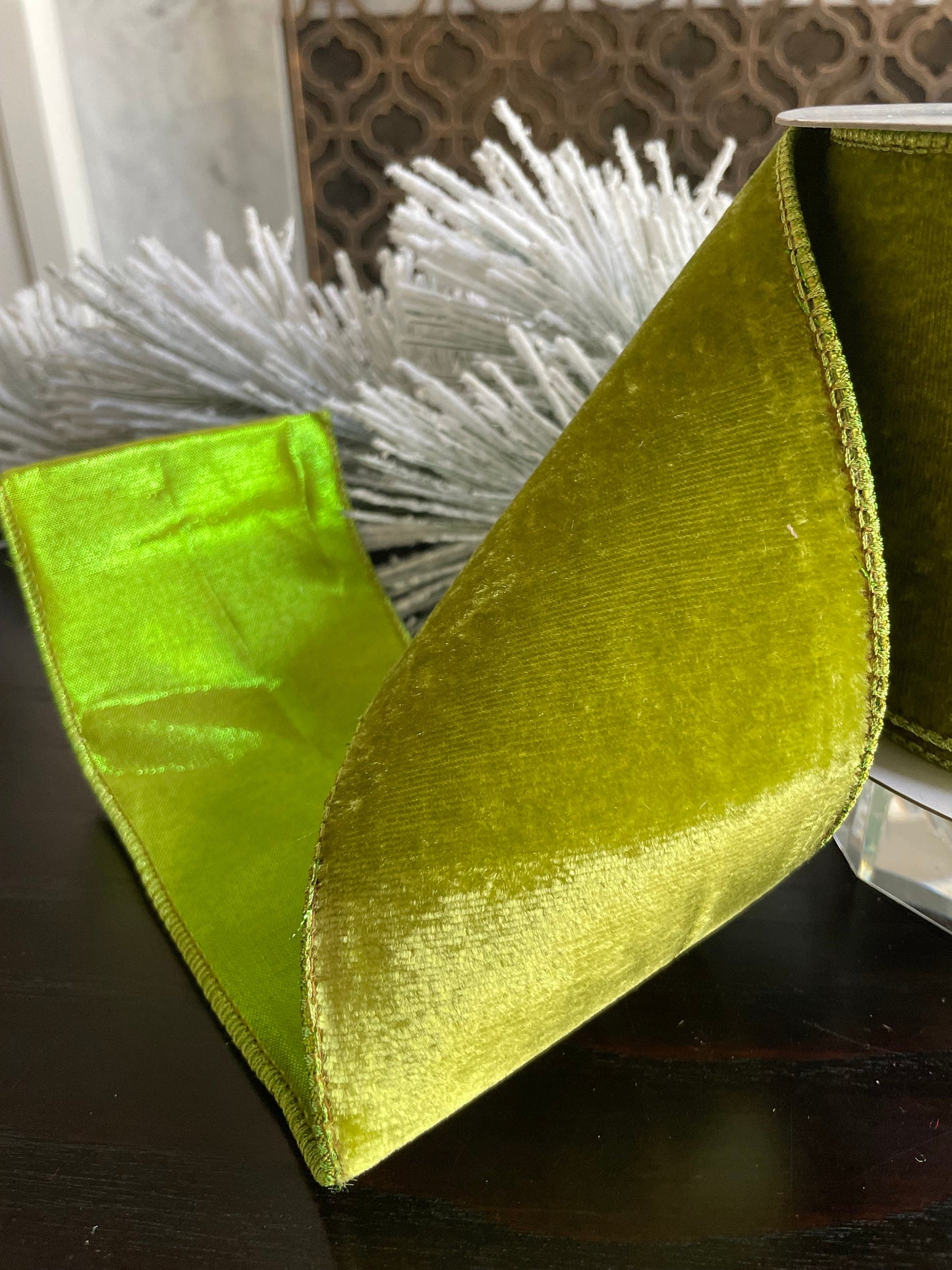 4” x 10 yds. Green apple velvet metallic back ribbon. Wired. Regency.