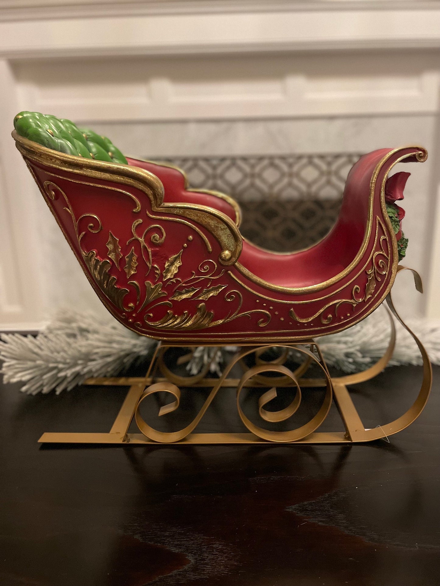 22” Classic Sleigh. Christmas.