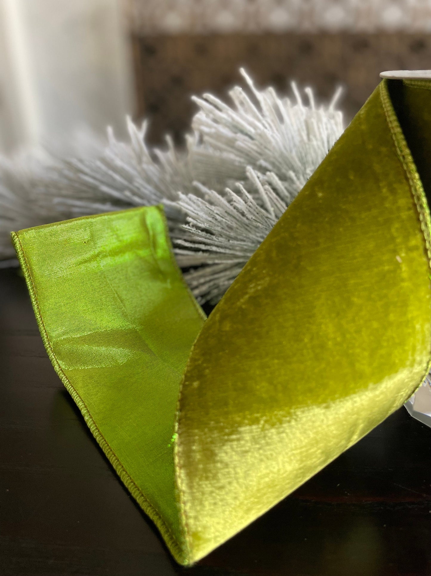 4” x 10 yds. Green apple velvet metallic back ribbon. Wired. Regency.