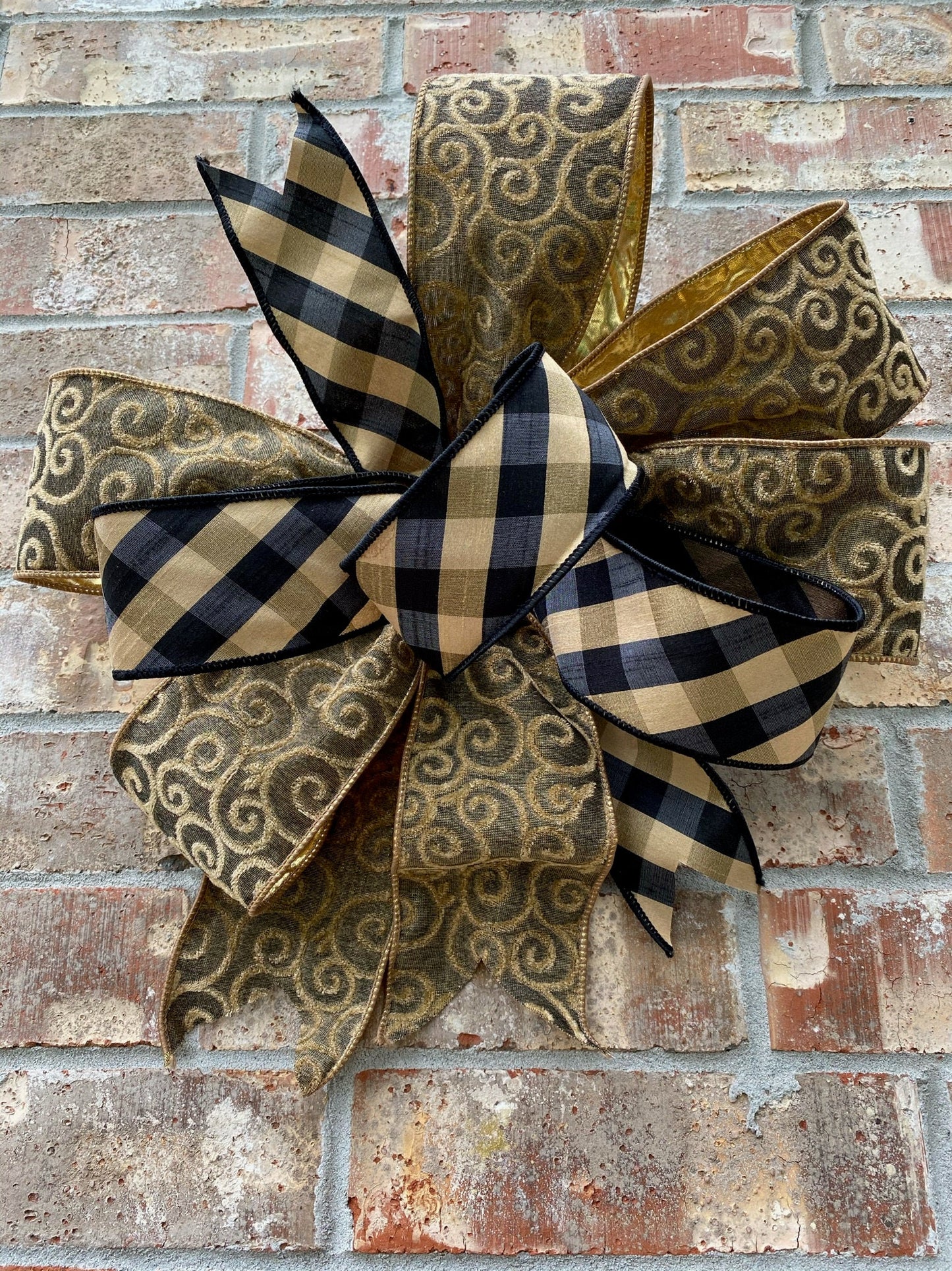 15” approx. diameter Bow antique gold and black. The bow has 8 loops.