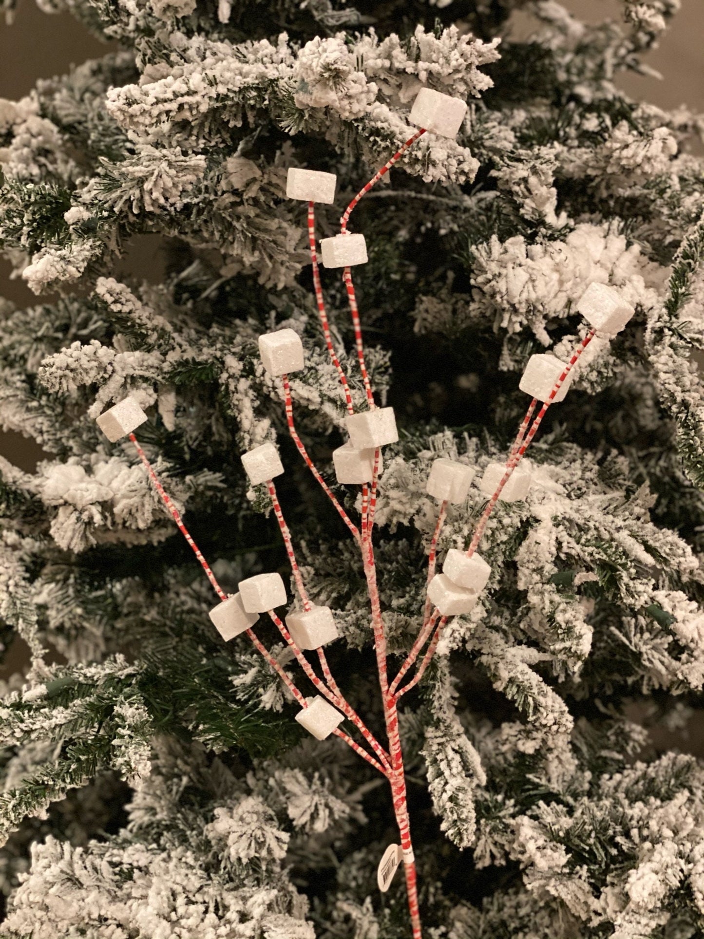 32" Frosted mini marshmallow cube spray