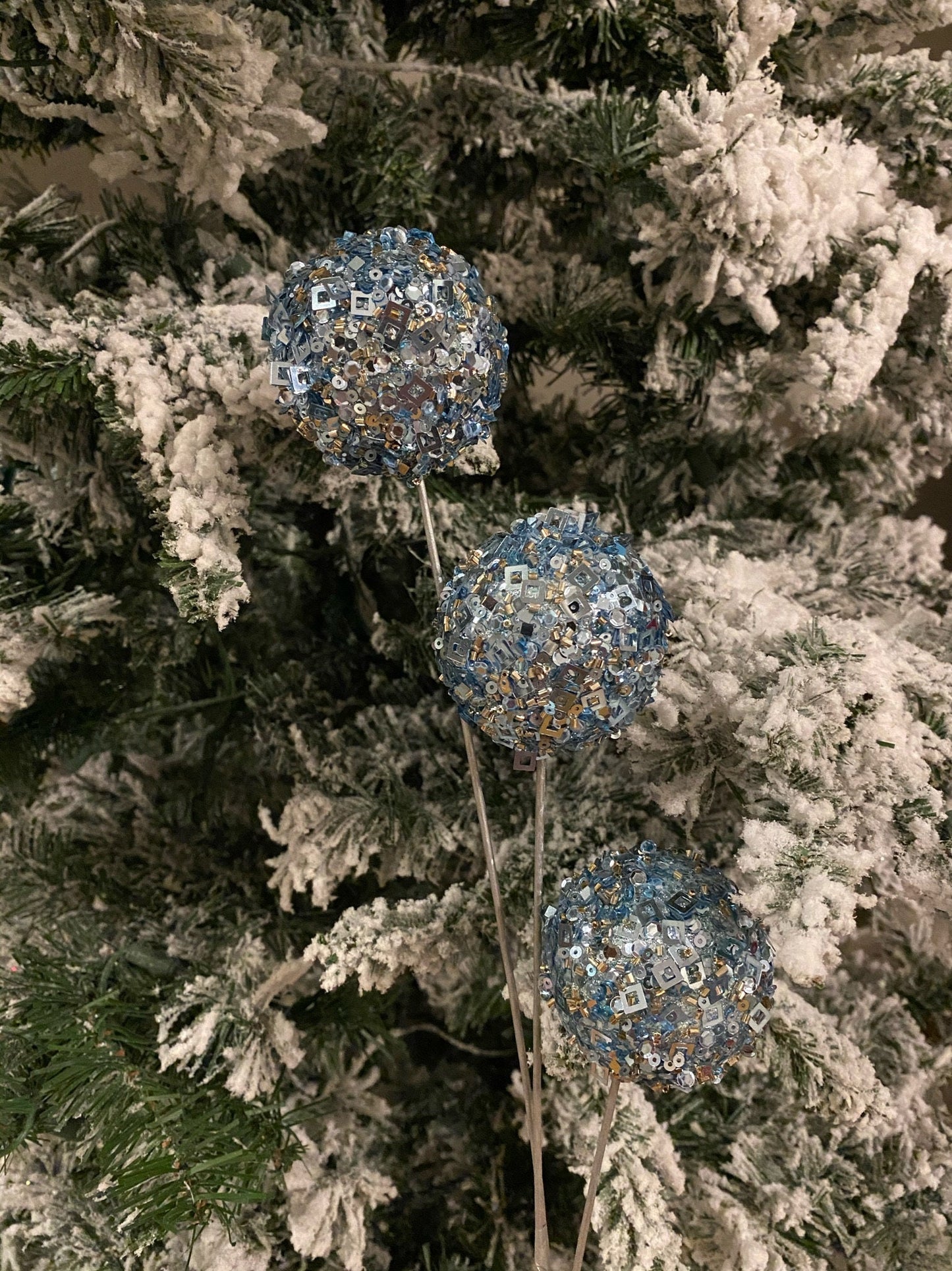 26" Multi sequined ball spray blue and silver