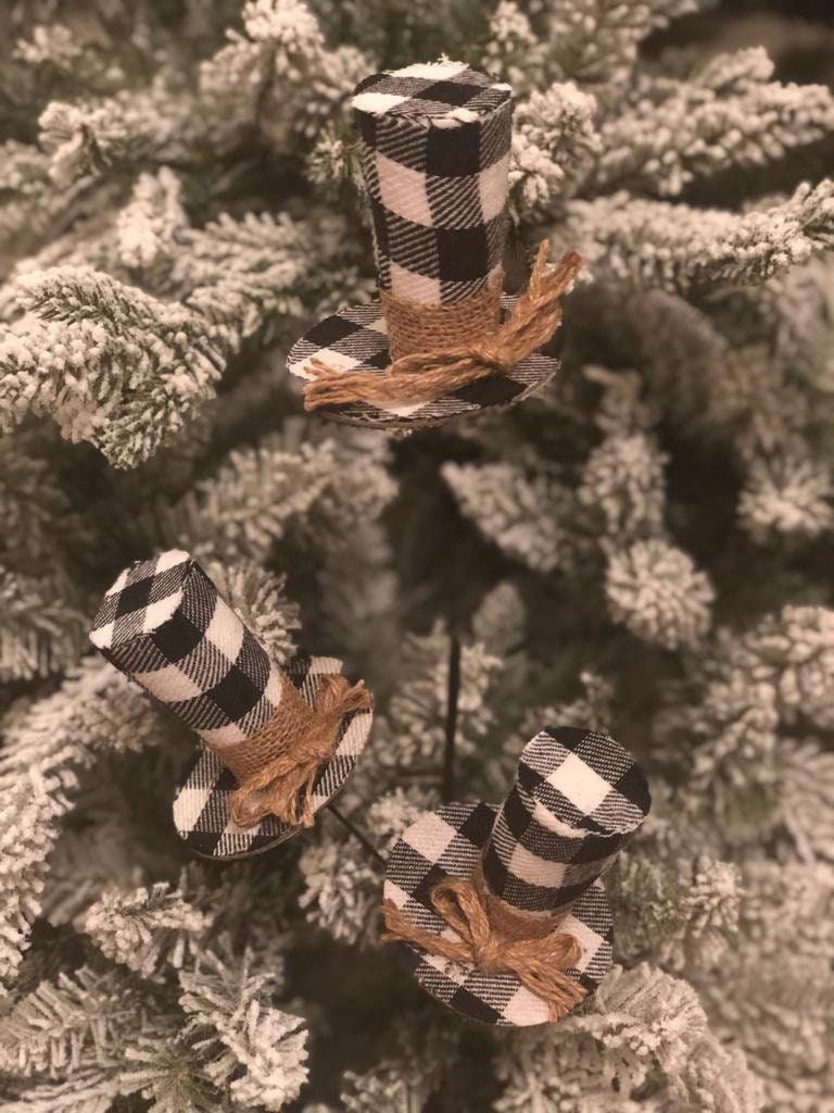 27" fabric check snowman 3 hat spray