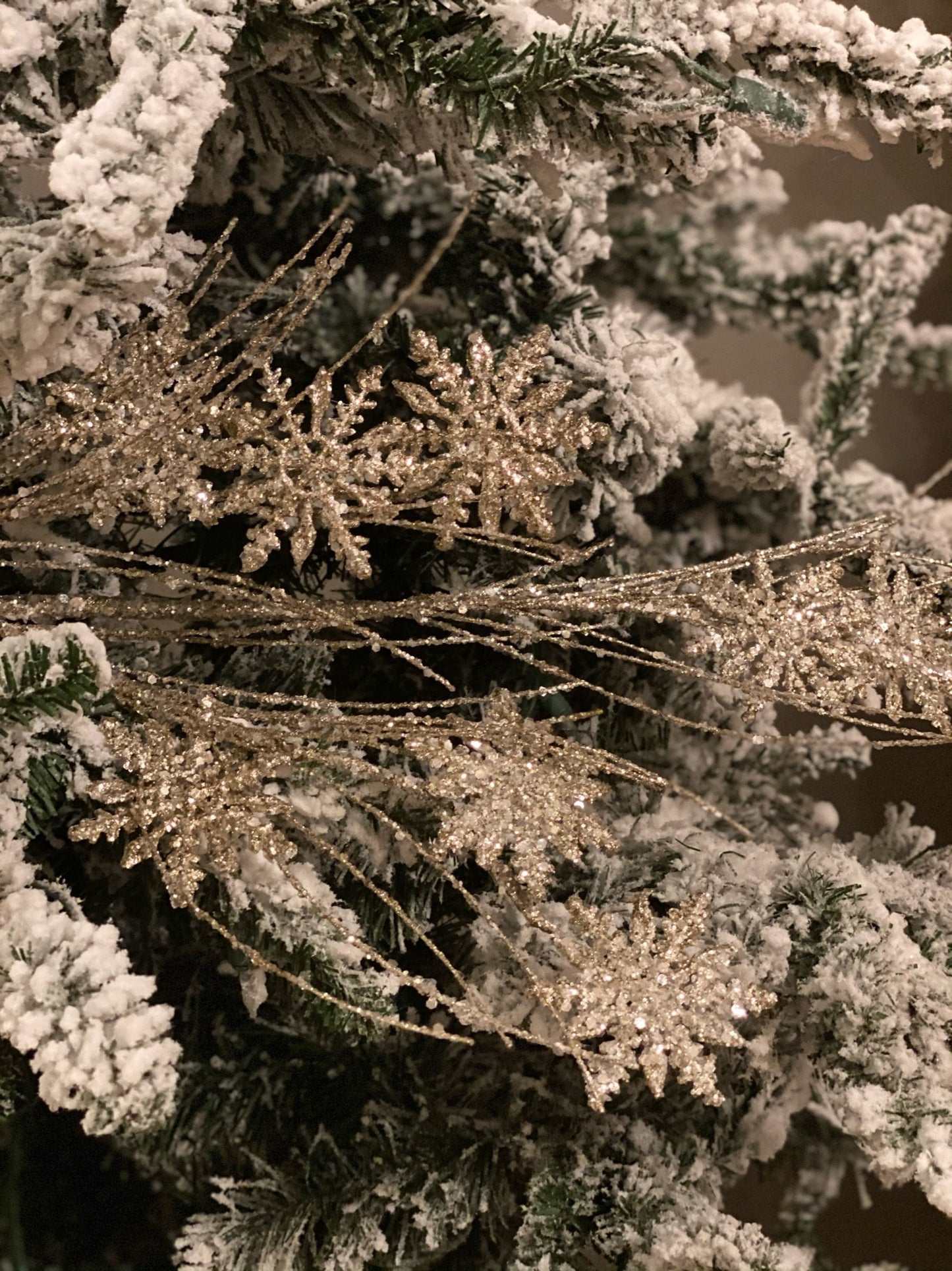 33" snowflake spray mark roberts