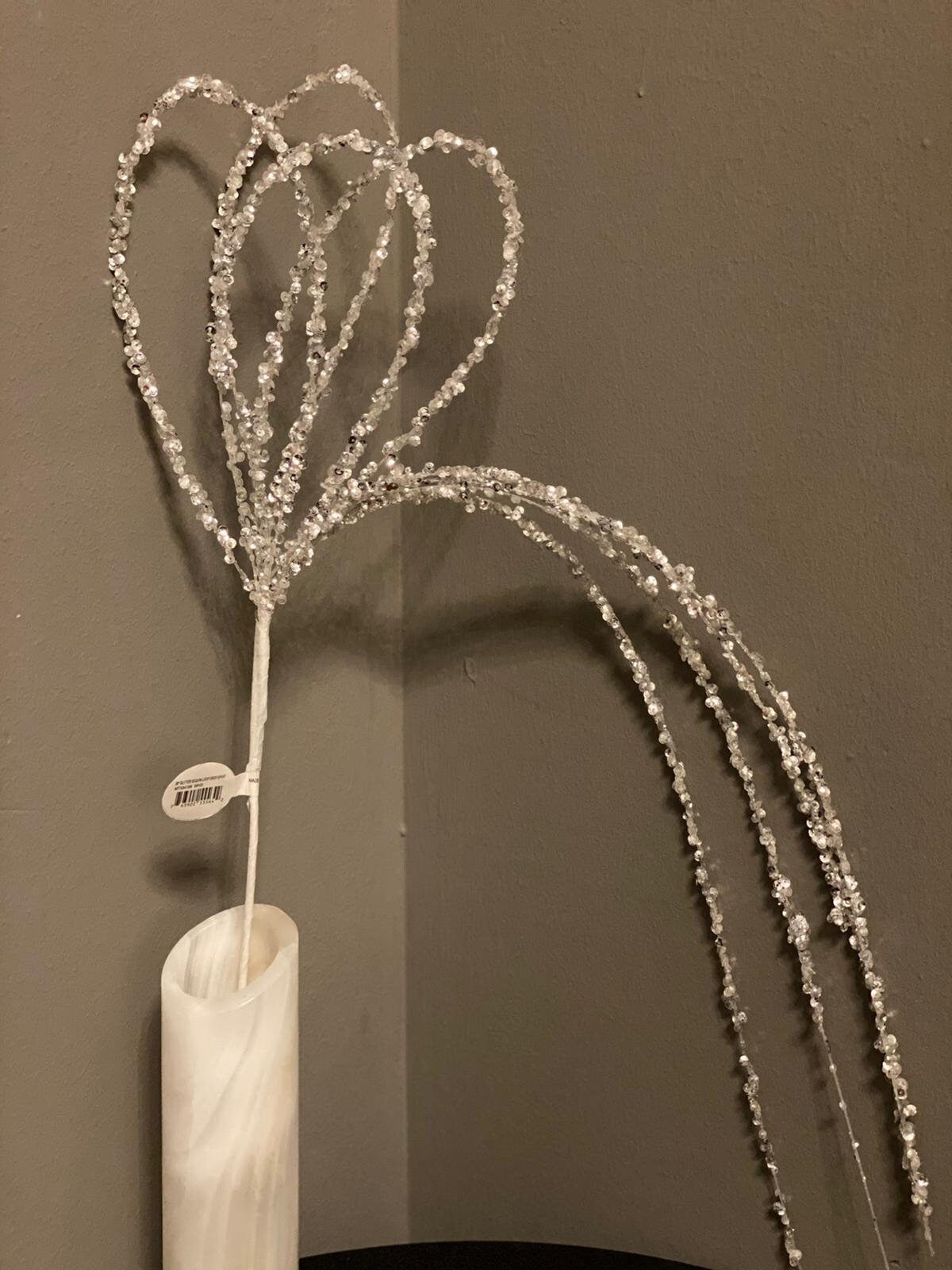 28"glite sequin loop drop spray