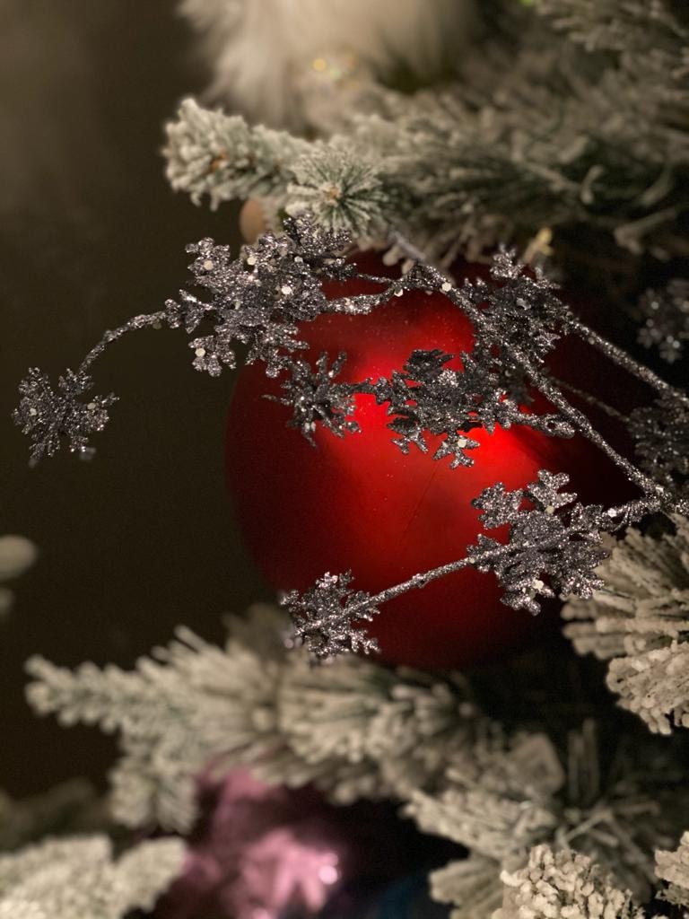 28"glitter/sequin 3D snowflake spray