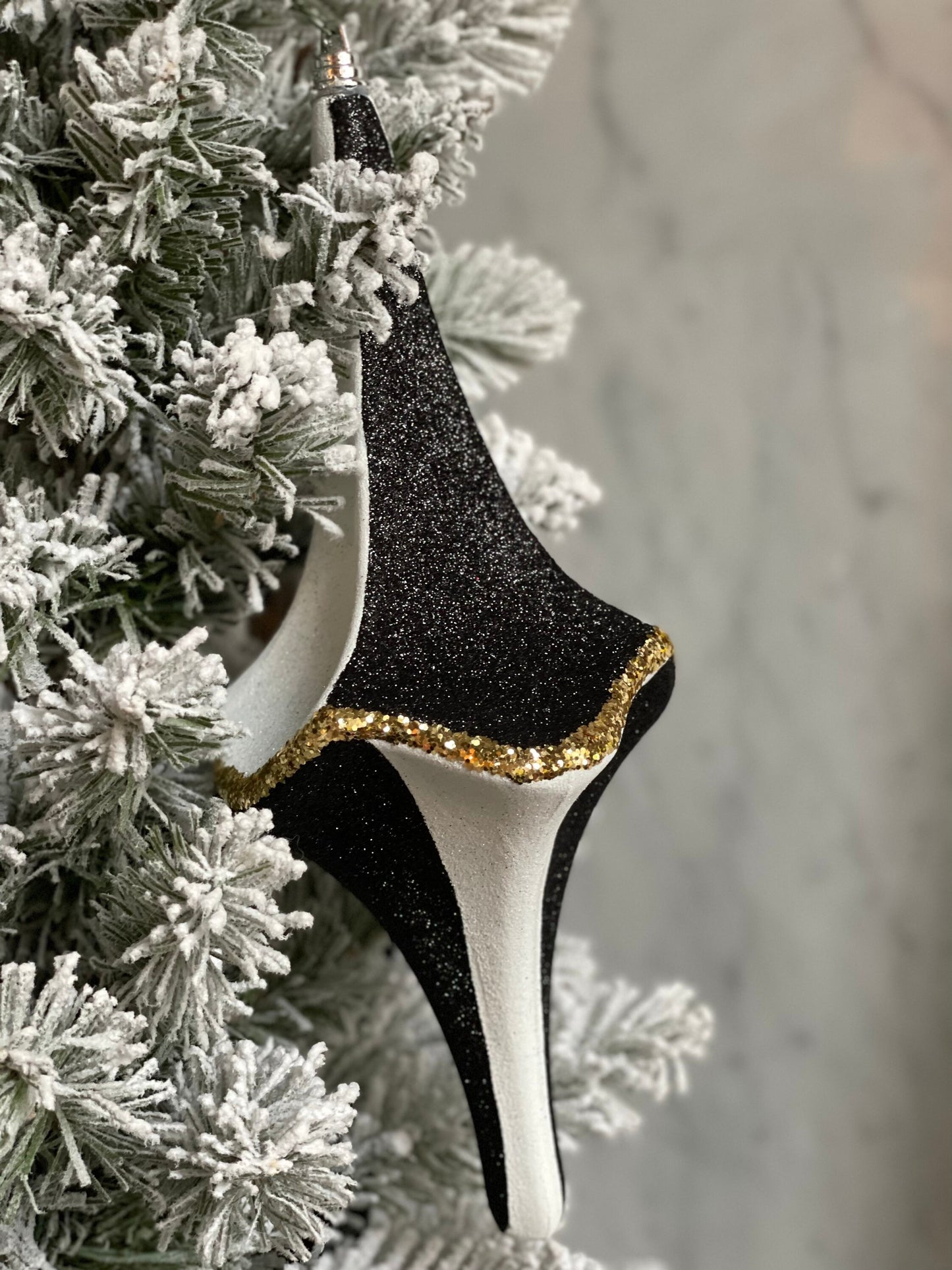 12" whimsy finial Black and White*