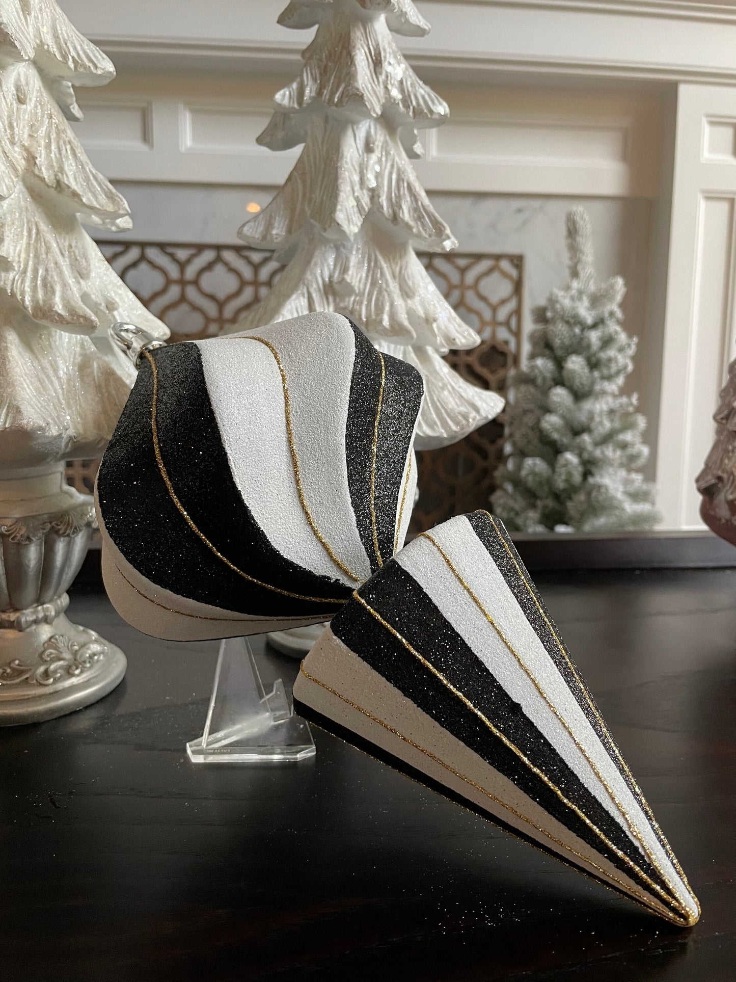 12" swirl finial Black and White*