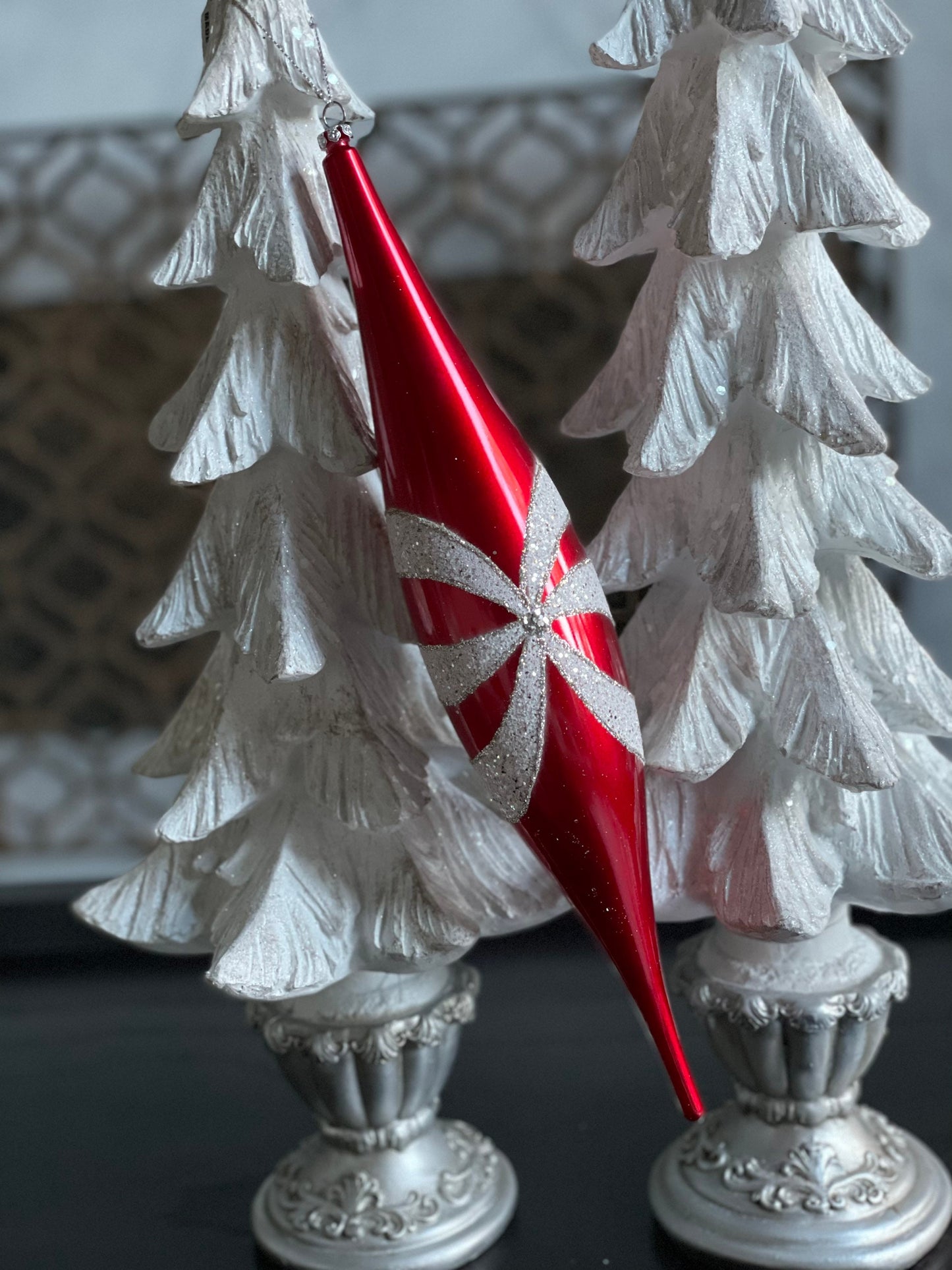 13” finial red and white glitter. Oval drop ornament.*