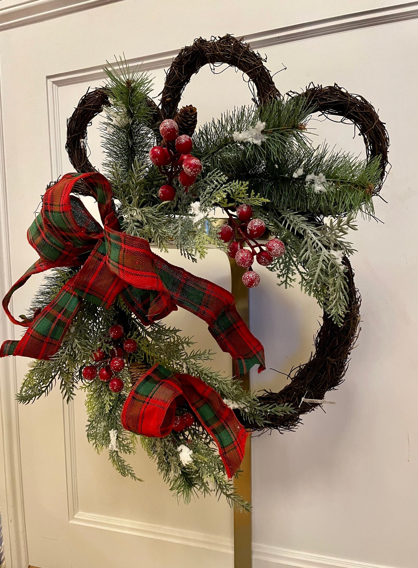 20x19” Paw Print Wreath.