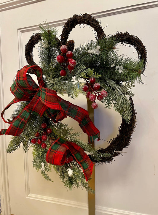 20x19” Paw Print Wreath.