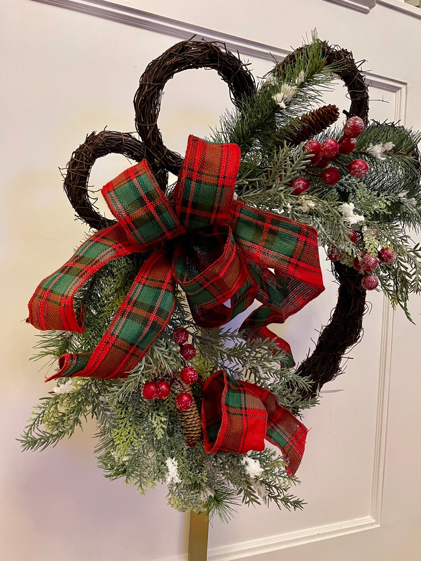 20x19” Paw Print Wreath.