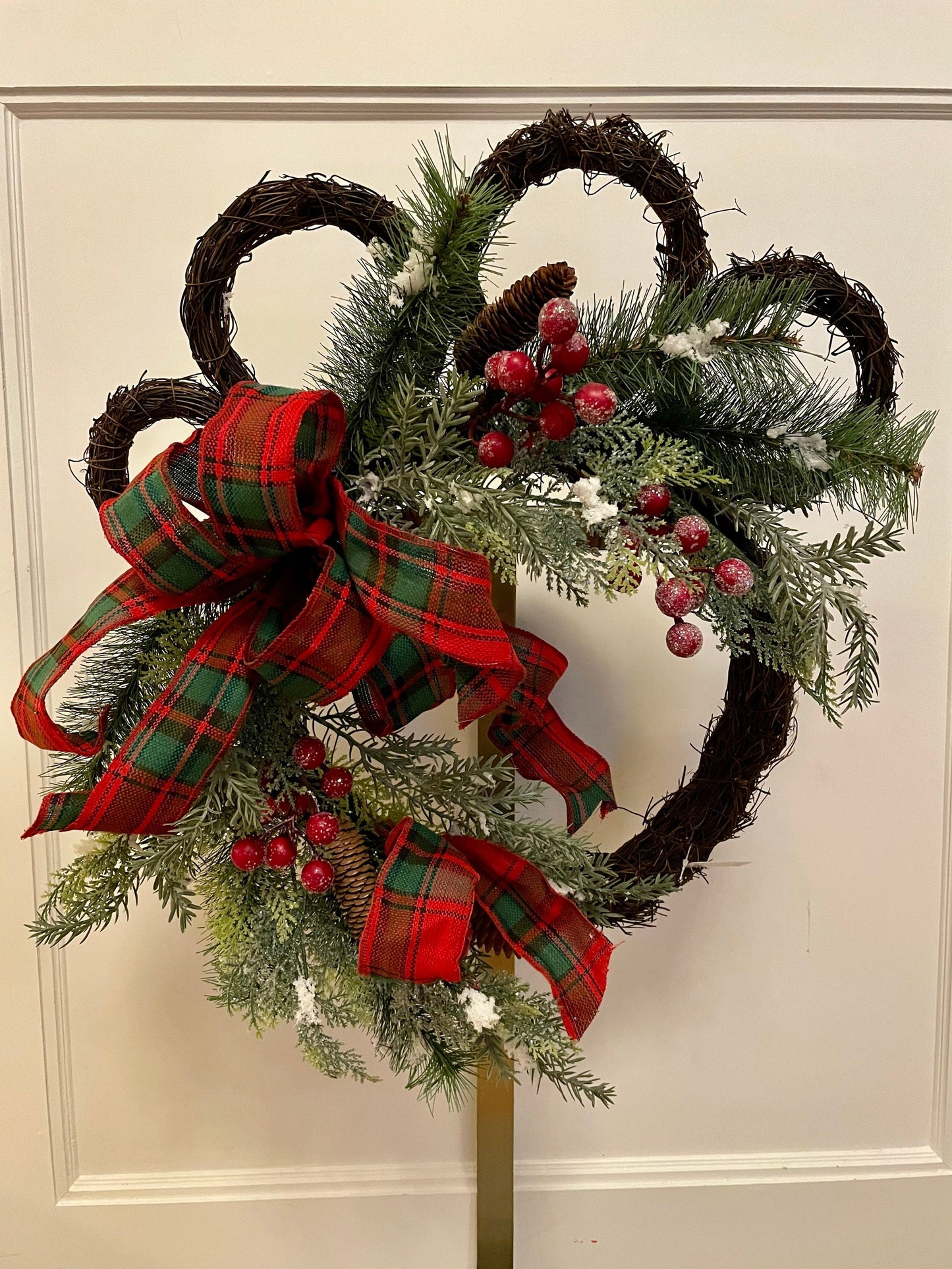 20x19” Paw Print Wreath.