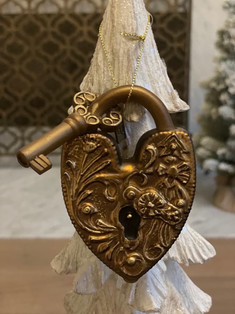 4" Key to my heart glass ornament. Eric Cortina collection