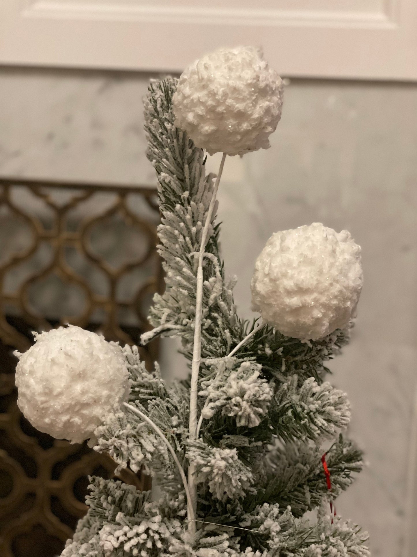 27" frosted snowball spray*