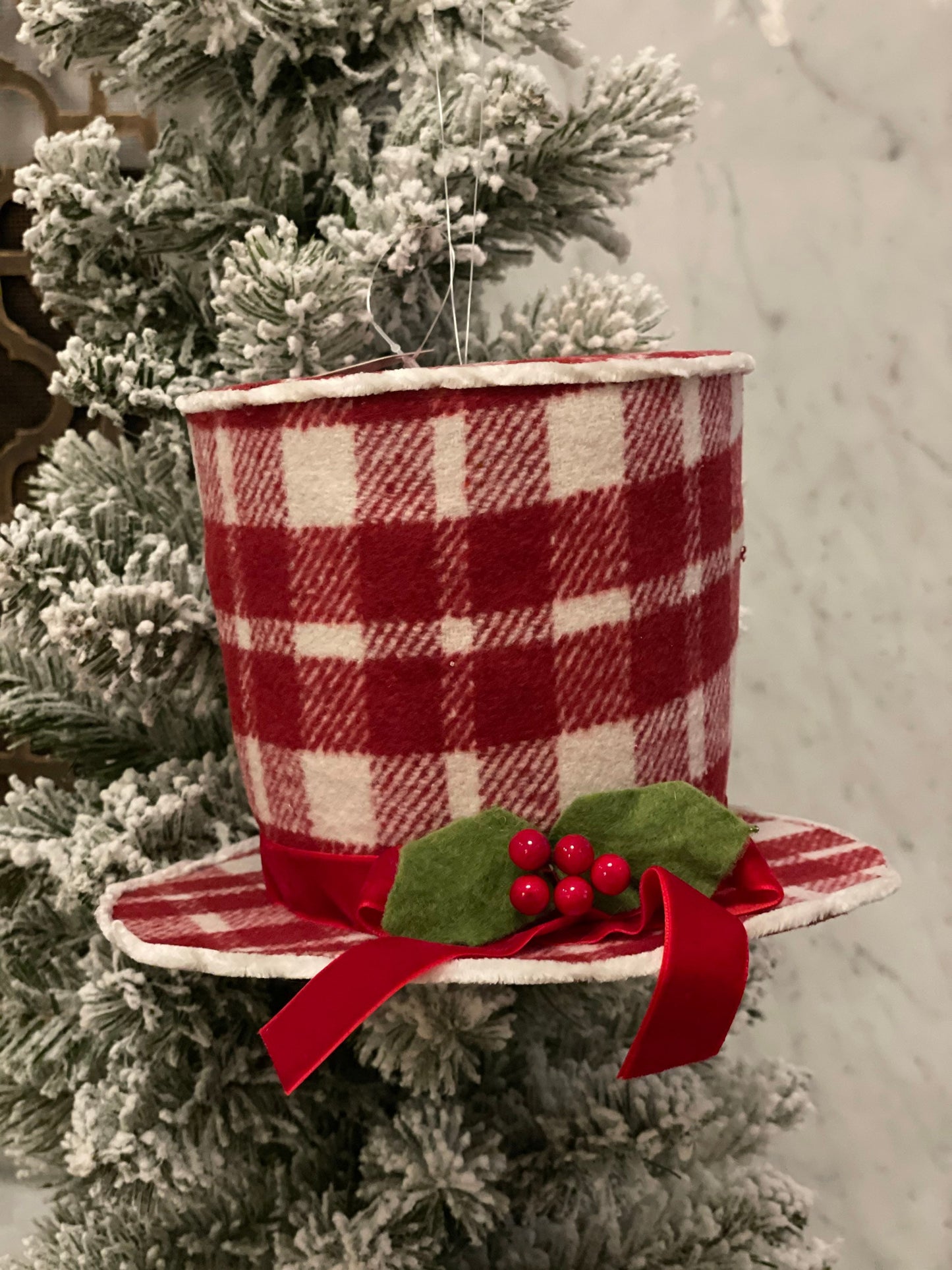 8” red and white plaid top hat w/holly*