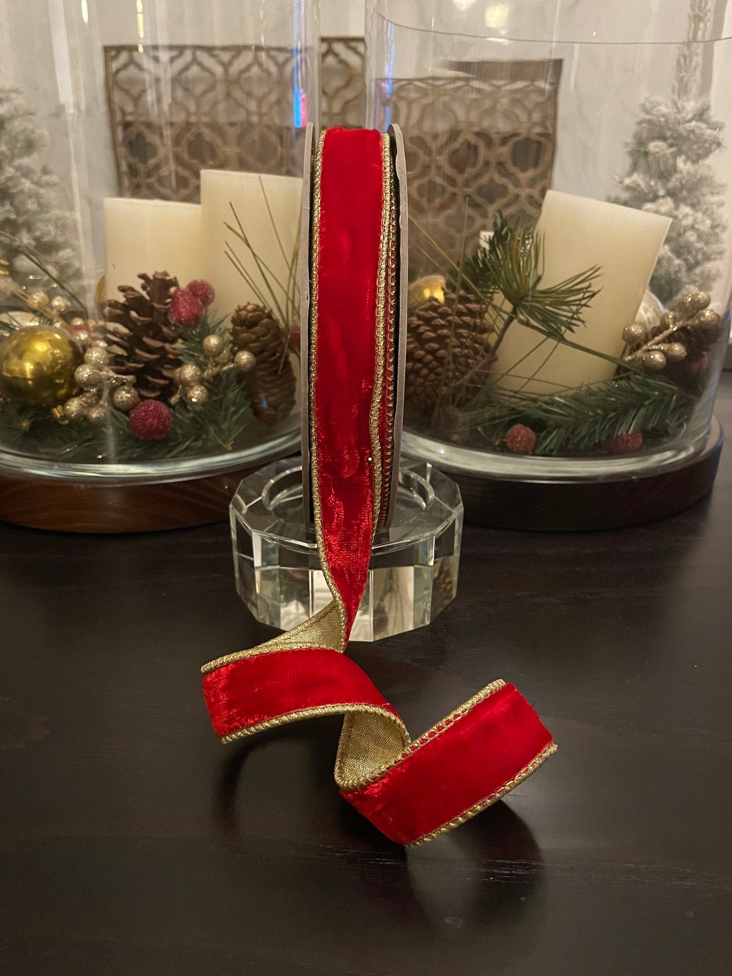 Designer lush velvet red with gold ribbon. 1”x 10 yards. Wired.*