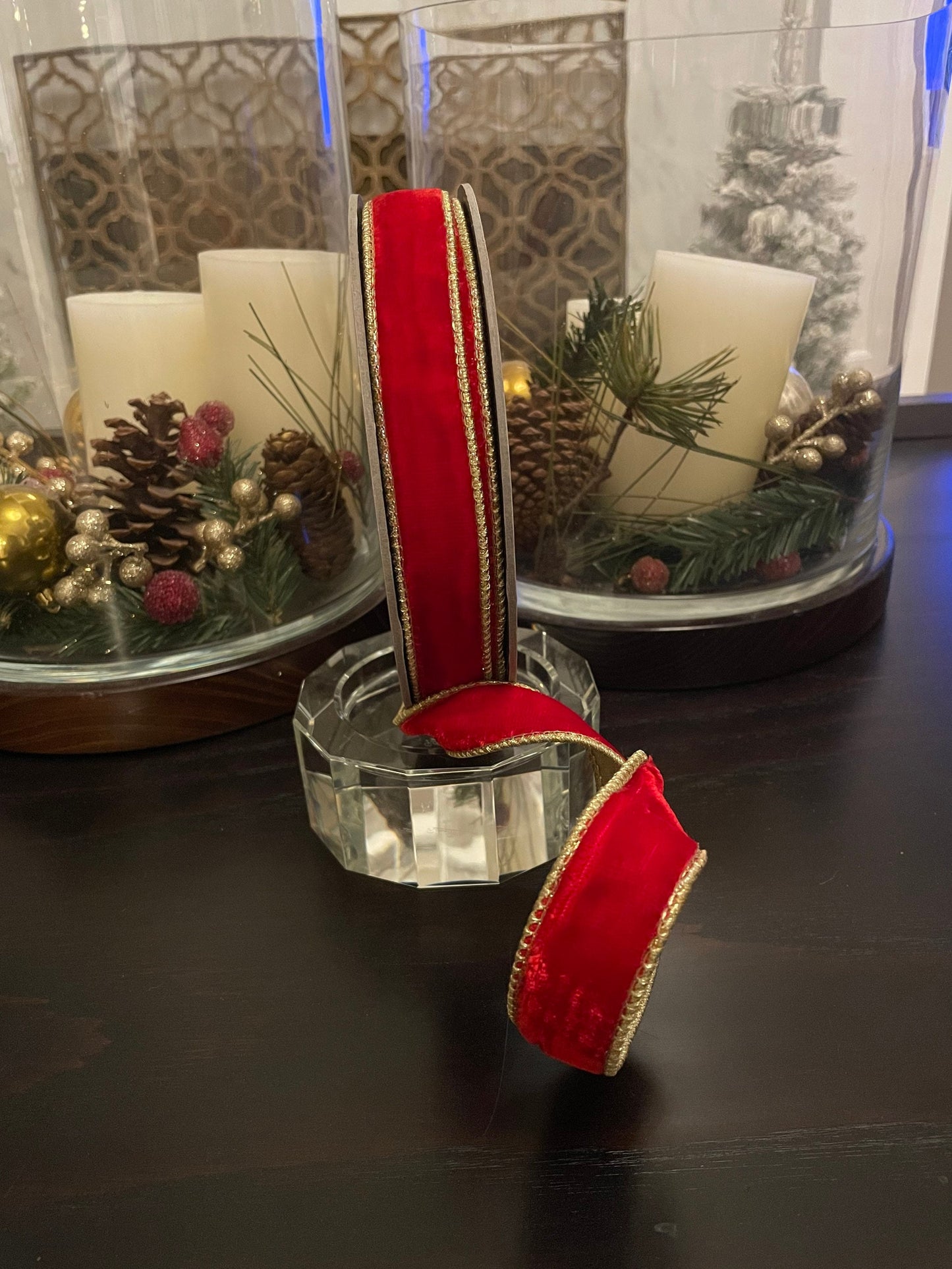 Designer lush velvet red with gold ribbon. 1”x 10 yards. Wired.*