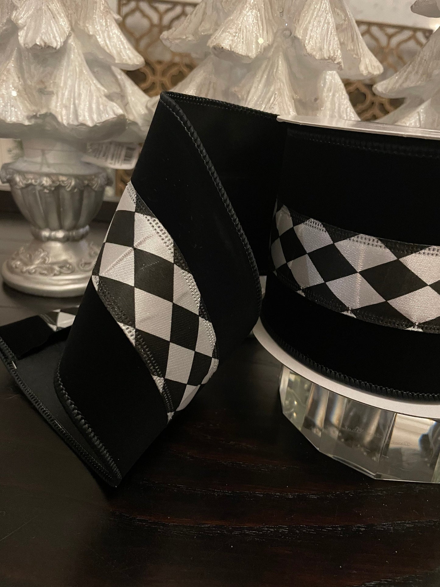 Center diamonds ribbon. Black and white 4”x 10 yards. Wired.*