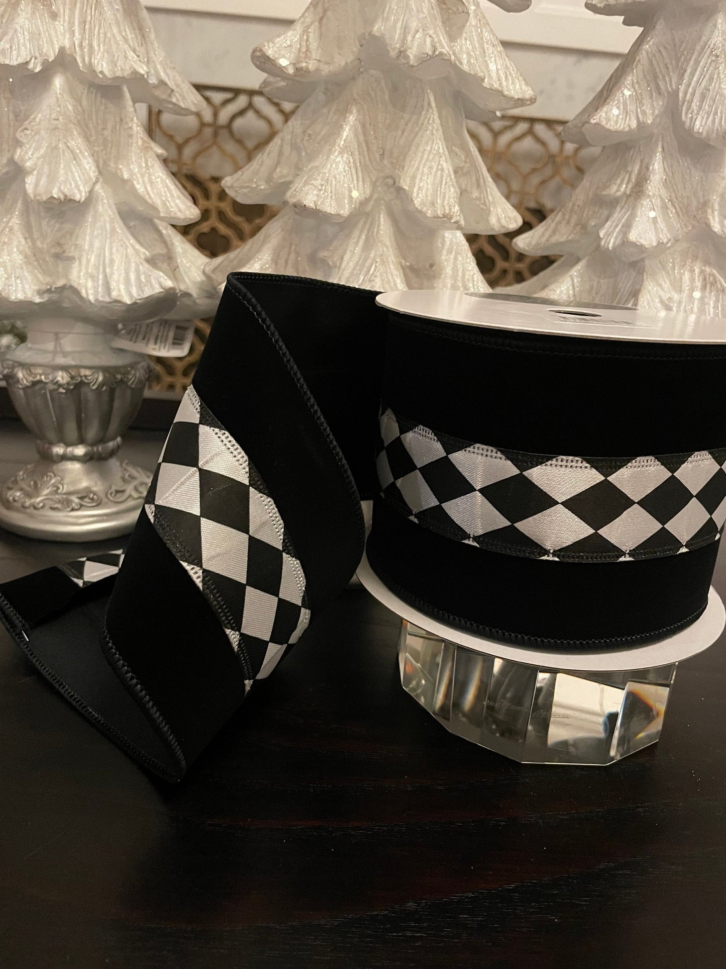 Center diamonds ribbon. Black and white 4”x 10 yards. Wired.*