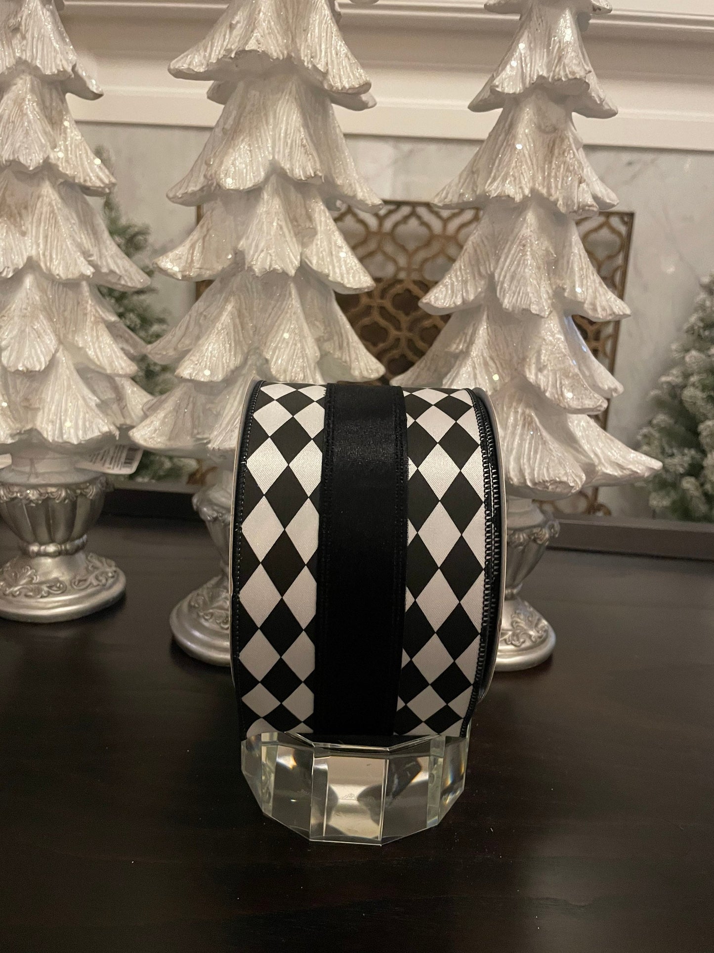 Queen of diamonds ribbon. Black and white 4”x 10 yards. Velvet center. Wired.*