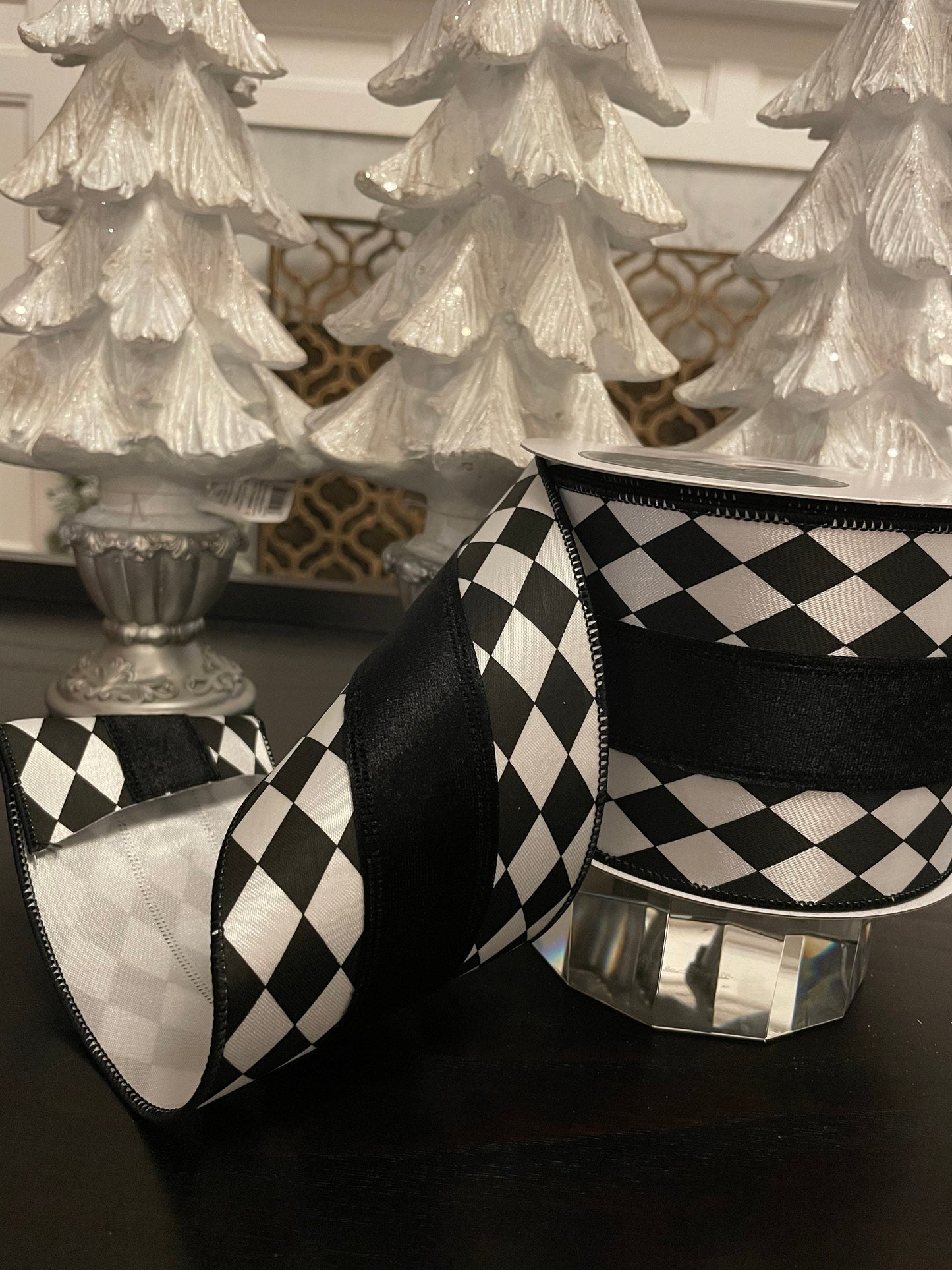 Queen of diamonds ribbon. Black and white 4”x 10 yards. Velvet center. Wired.*