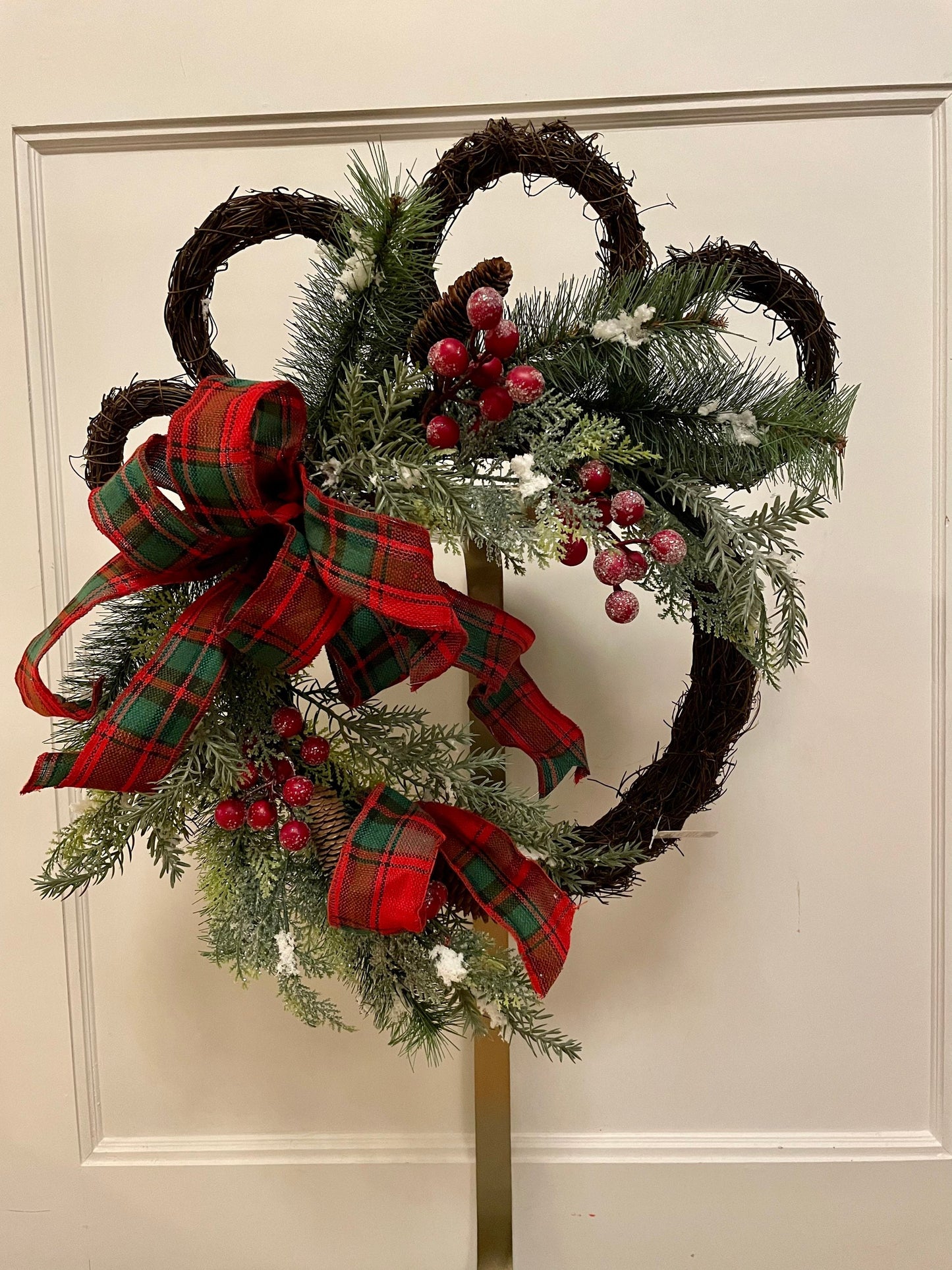 20x19” Paw Print Wreath.