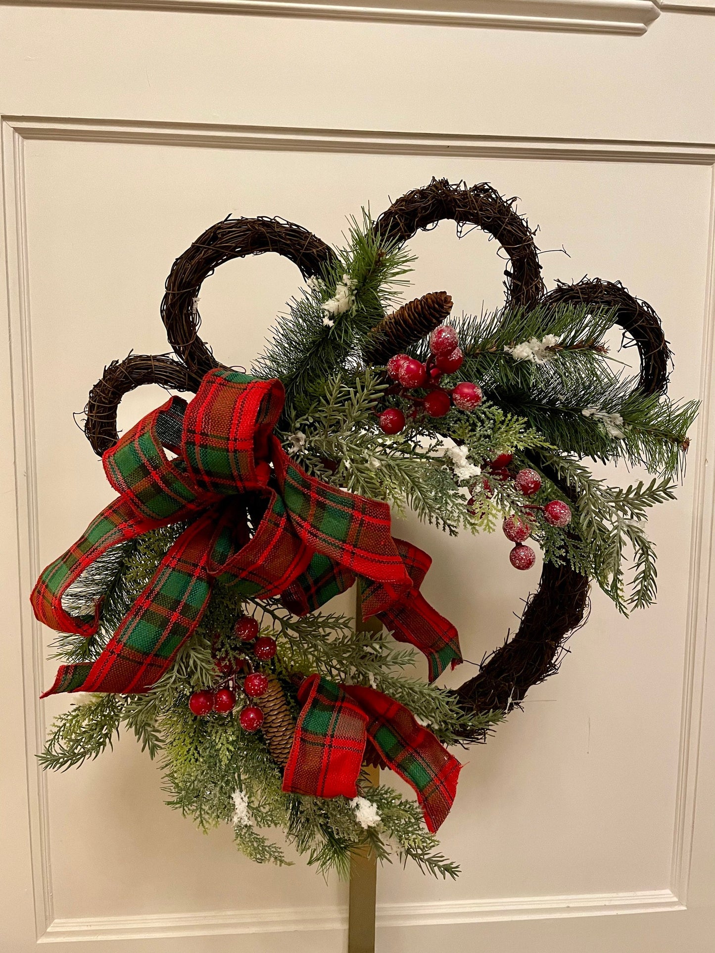 20x19” Paw Print Wreath.