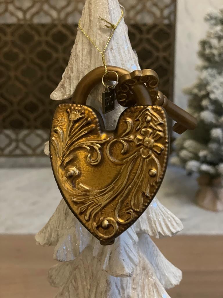 4" Key to my heart glass ornament. Eric Cortina collection