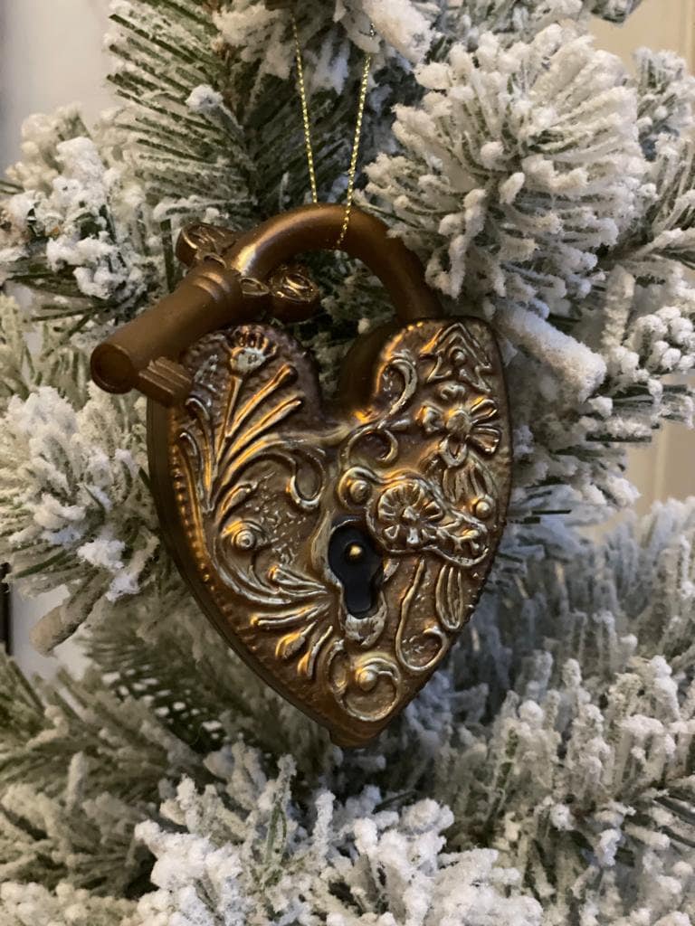 4" Key to my heart glass ornament. Eric Cortina collection