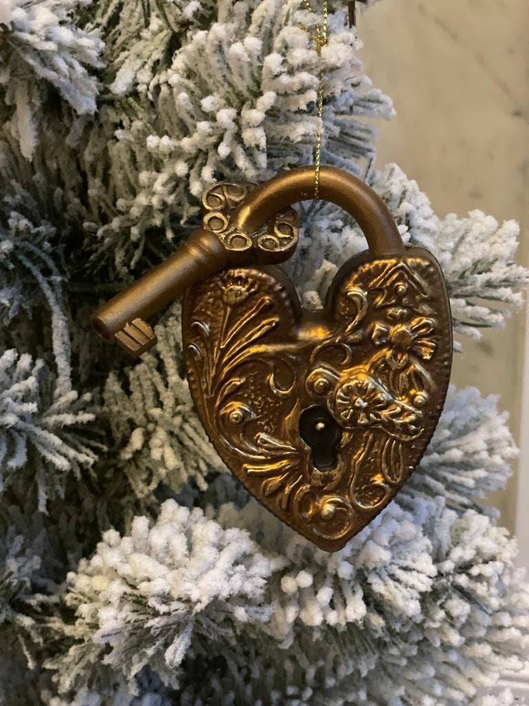 4" Key to my heart glass ornament. Eric Cortina collection