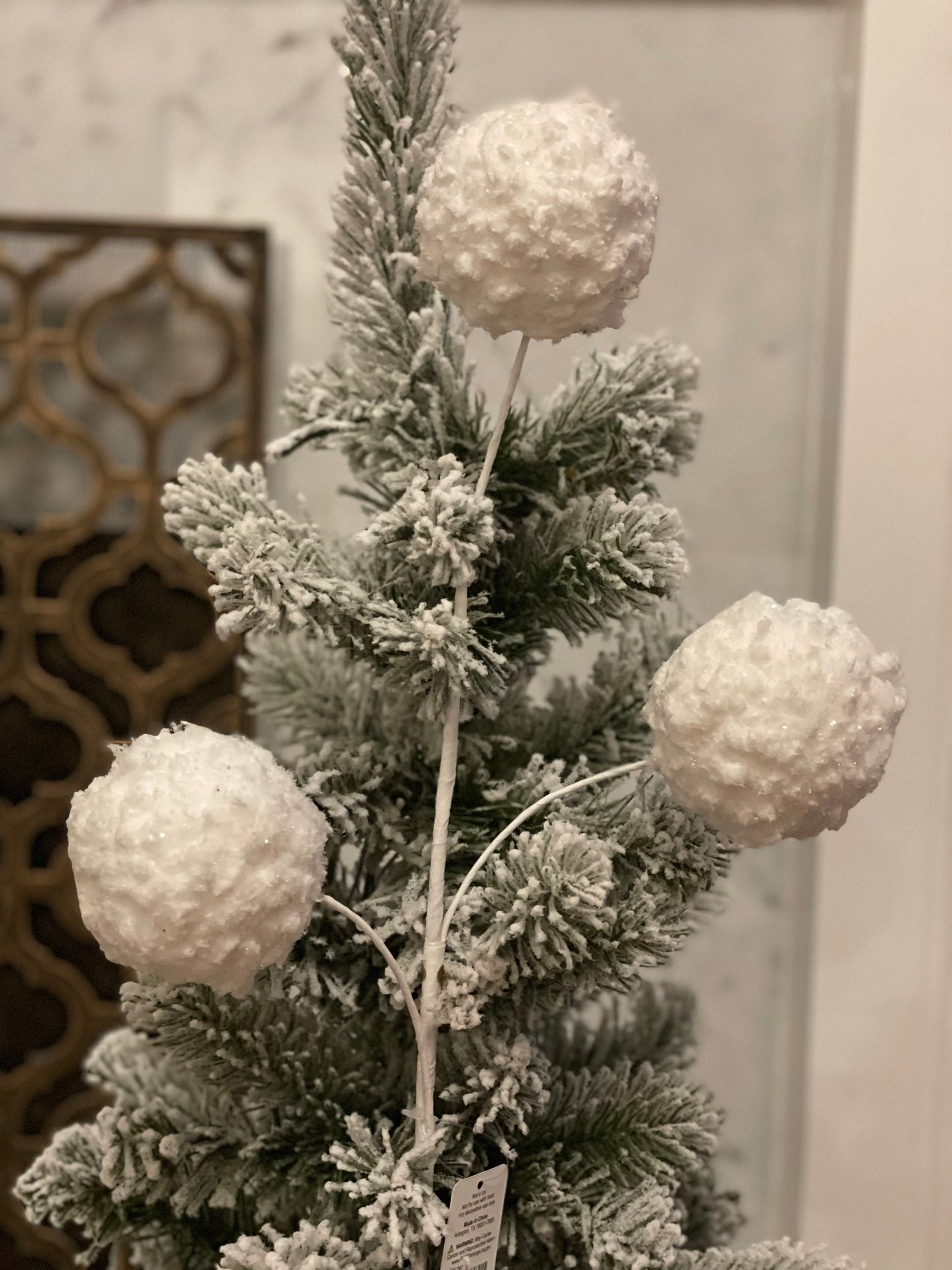 27" frosted snowball spray*