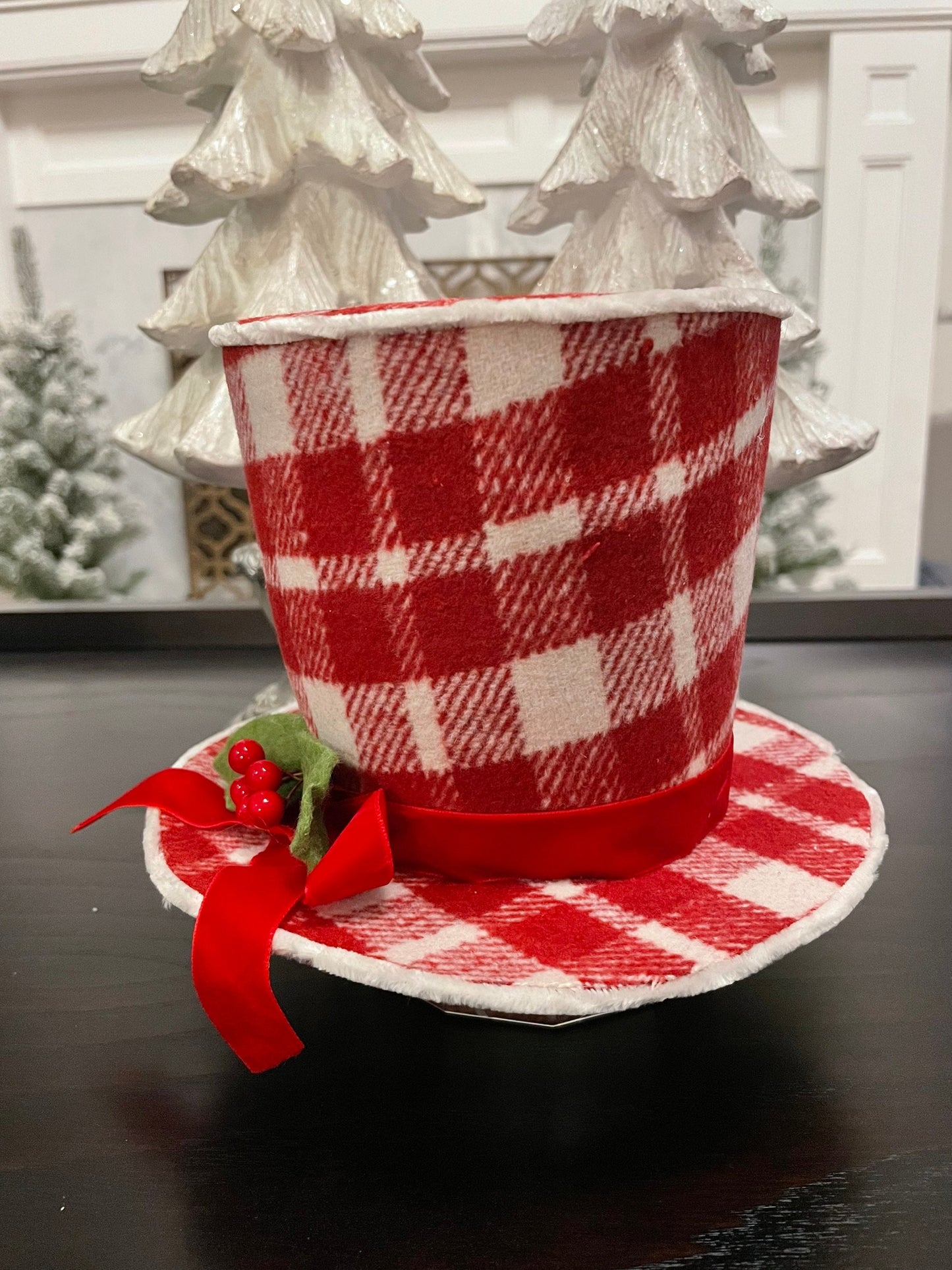 8” red and white plaid top hat w/holly*